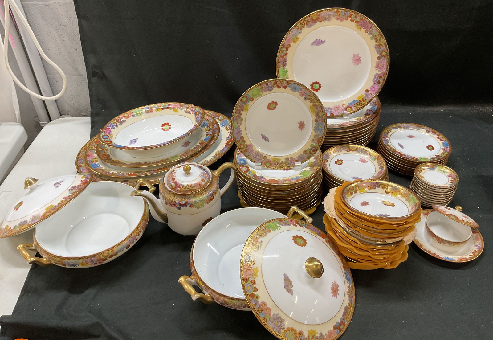 Set 73 Japanese Gilt Porcelain Floral Tableware (1 of 14)