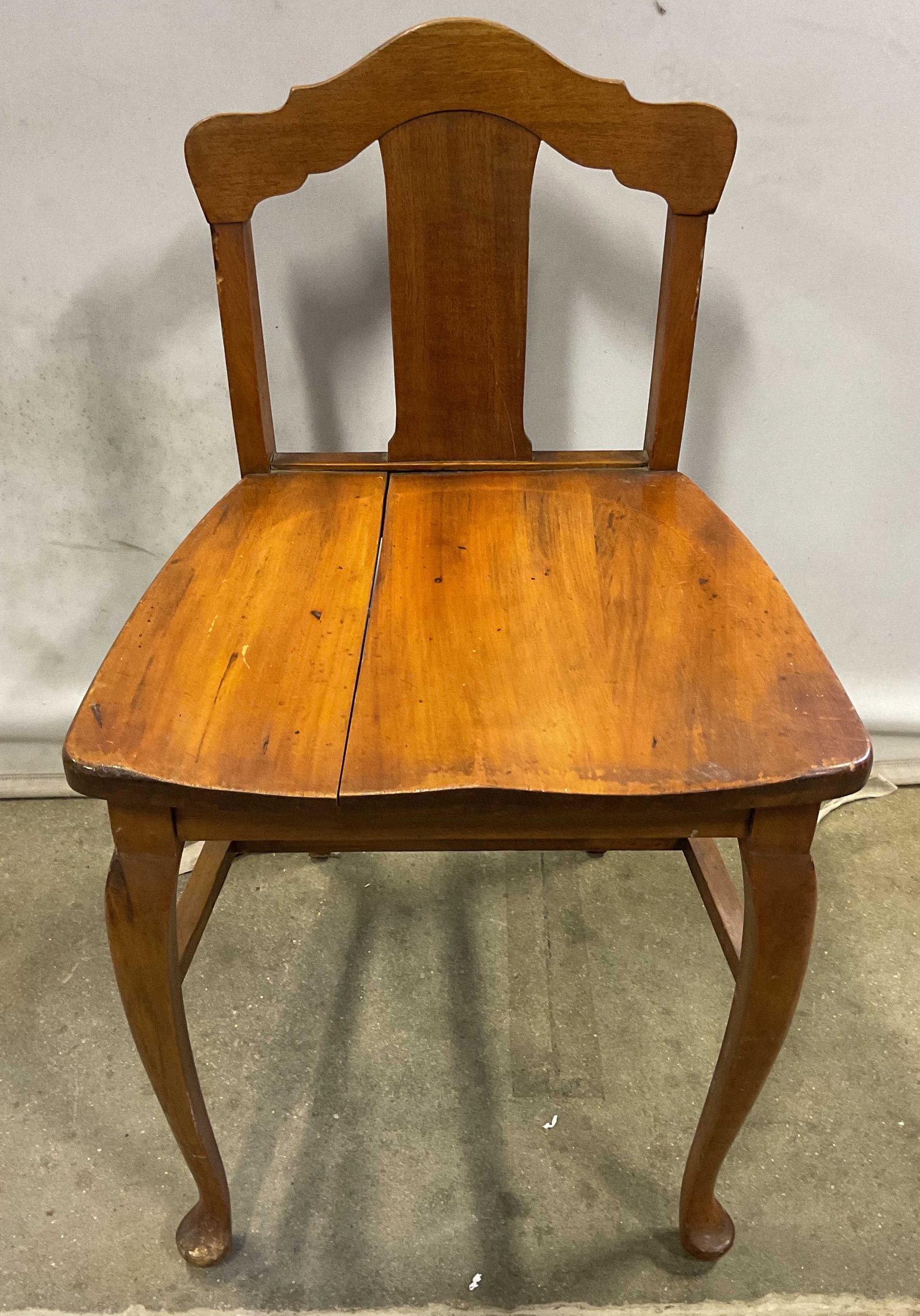 Vintage Carved Wood Telephone Chair: Vintage carved wood telephone chair. Decorative curved backrest and legs. Measures approx 17 x 16 x 28.5 inches. Some scratching, splitting to seat. Chair, vintage chair, wood chair, telephone chair, 
