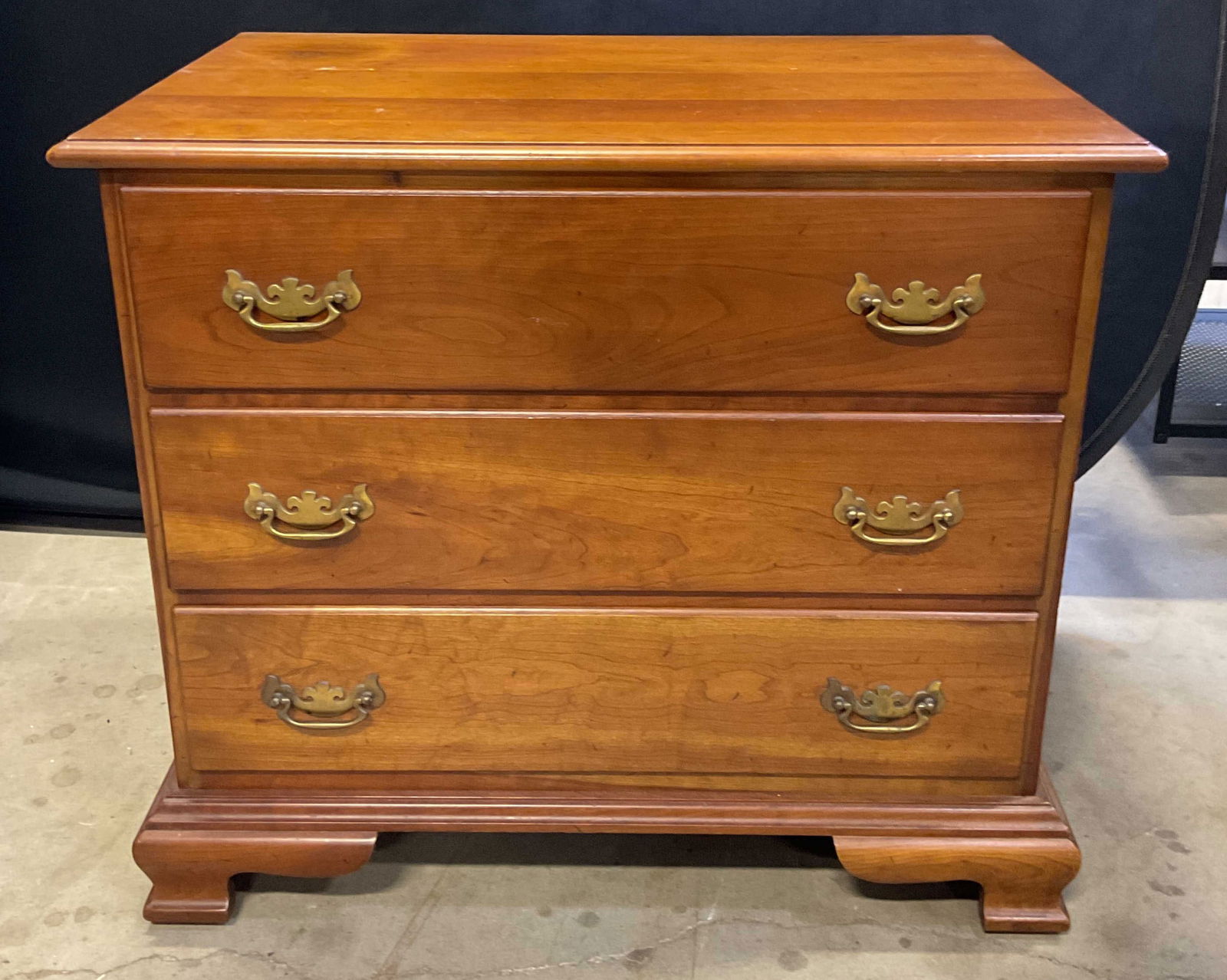 Vtg STICKLEY Cherry Wood Chest of Drawers USA (1 of 6)