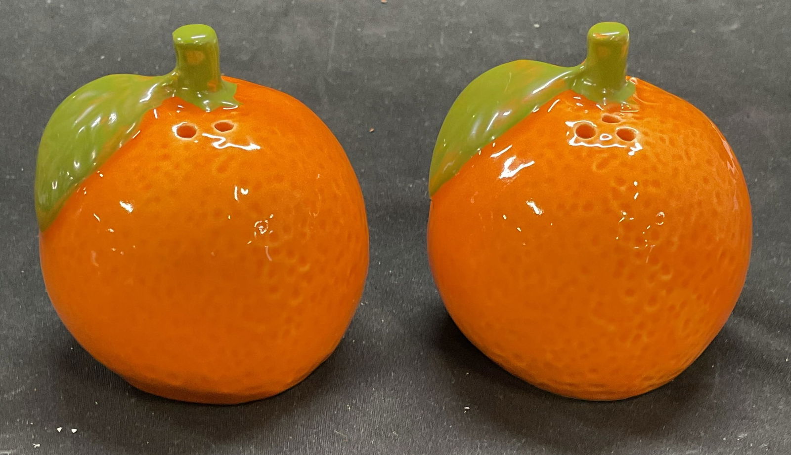 Pair Orange Fruit Motif Ceramic S & P Shakers (1 of 6)