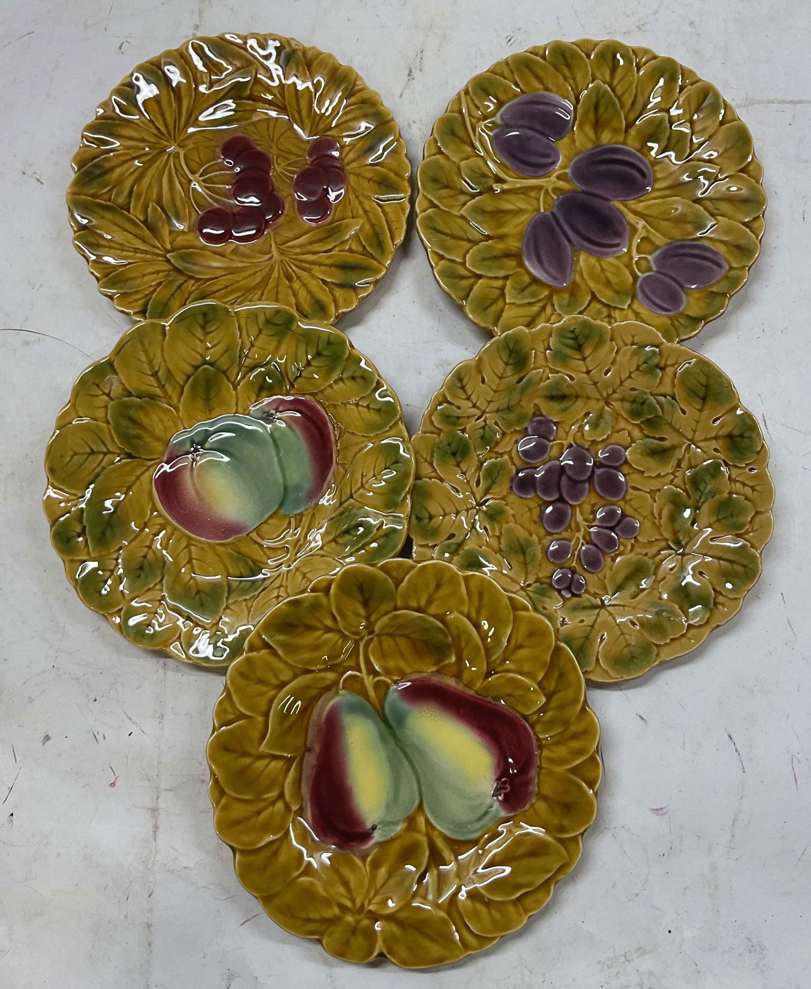 Set 5 SGND Majolica Ceramic Fruit Plates France (1 of 11)
