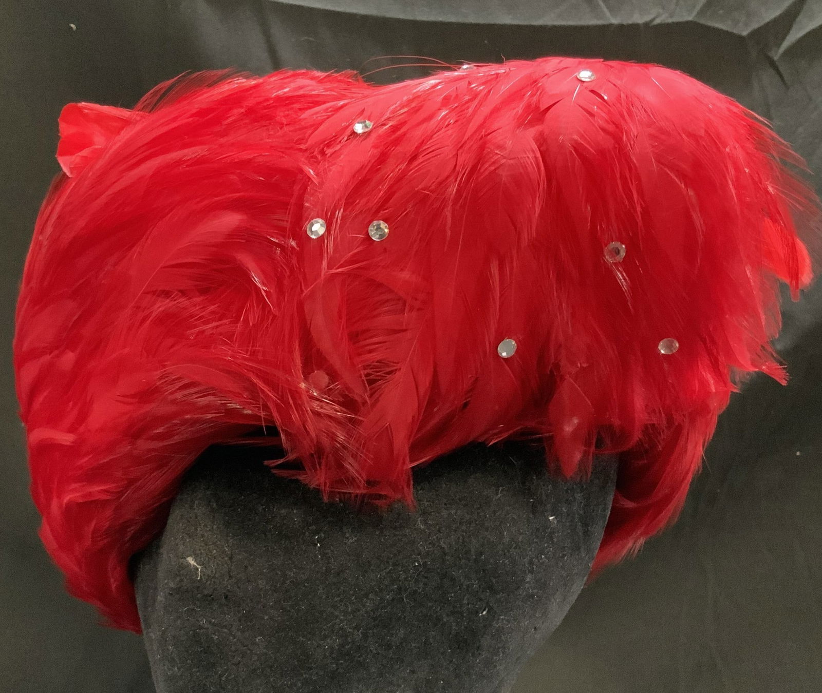 Vtg Red Feathered Rhinestone Accent Fascinator Hat (1 of 7)