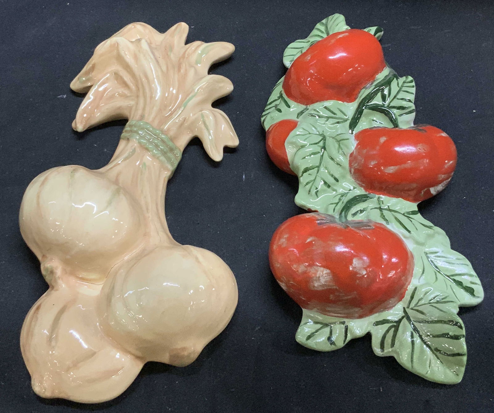 Lot 2 Vntg Tomato & Onions Ceramic Wall Plaques (1 of 7)