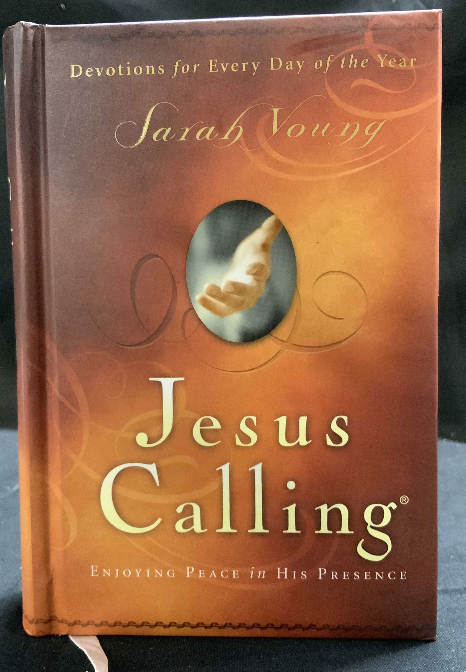 2004 Sgnd Jesus Calling Enjoying Peace Sarah Young (1 of 8)