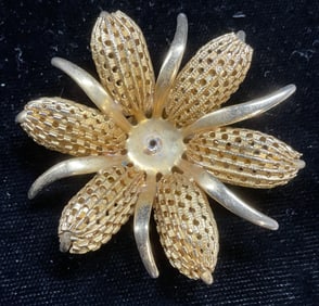 Vintage Gold Tone Flower Brooch