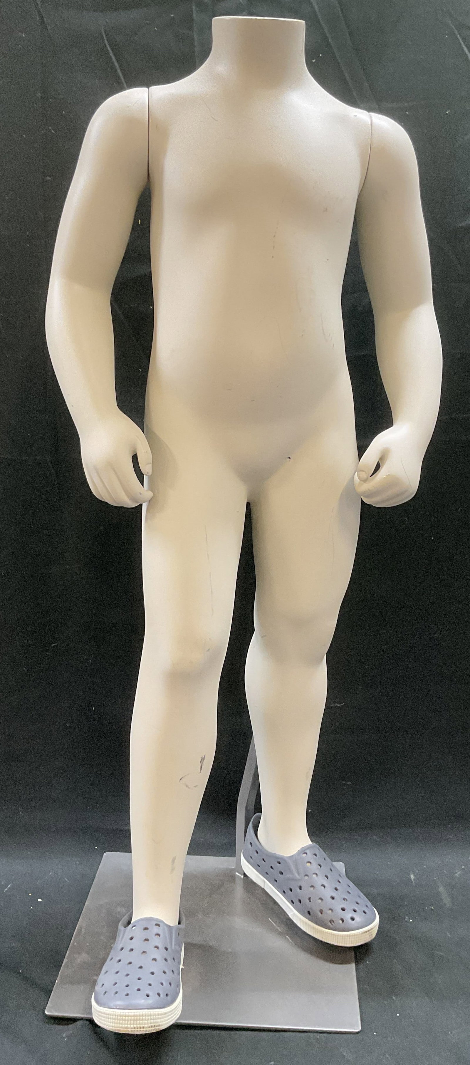 Toddler Size Composite Display Mannequin 30 In T: Toddler sized display mannequin. White composite material. Removable magnetic arms. Metal base. Measures approx 30 inches tall, torso 7 inches wide. Marked on arms, illegible. Includes toddler shoes, 