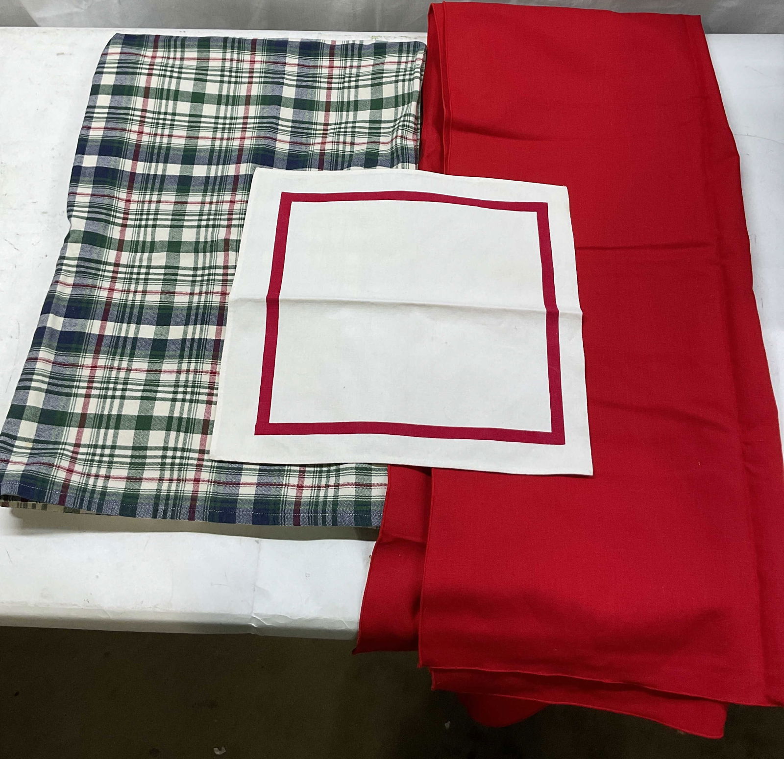 Lot 3 Pattern Table Linens India (1 of 12)