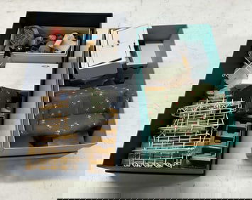 Grp Lot 50+ Vintage Dollhouse Furniture & Toys