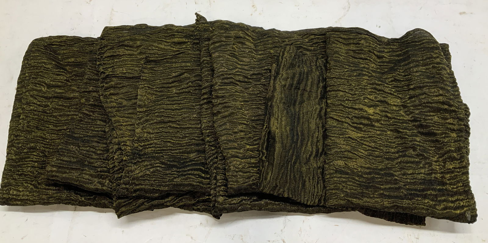 Set 12 Chateau X By Jane Metallic Napkins INDIA: Table napkins are hand loomed & are silk/metallic. Crinkled texture & slightly scalloped edges. Signed & marked. Reads, CHATEAU X BY JANE KROLIK. MADE IN INDIA. Surface wear consistent to age, use & e