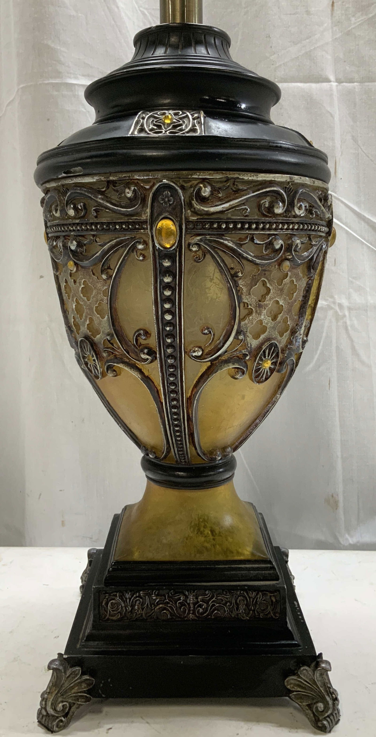 Vtg Ornate Urn Style Composite Table Lamp (1 of 6)