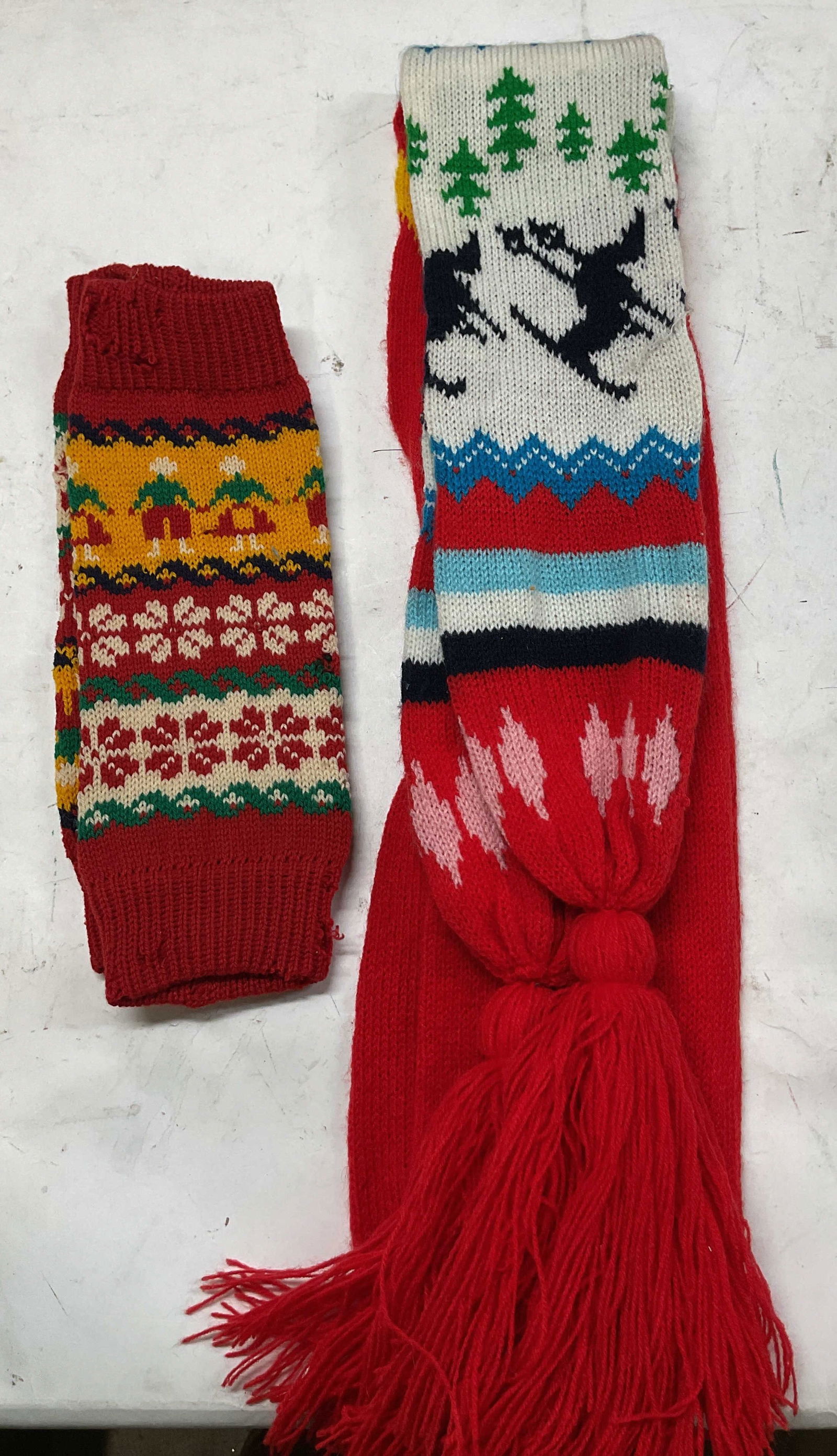 Lot 2 Red Knit Scarf & Pair Arm Warmers (1 of 10)