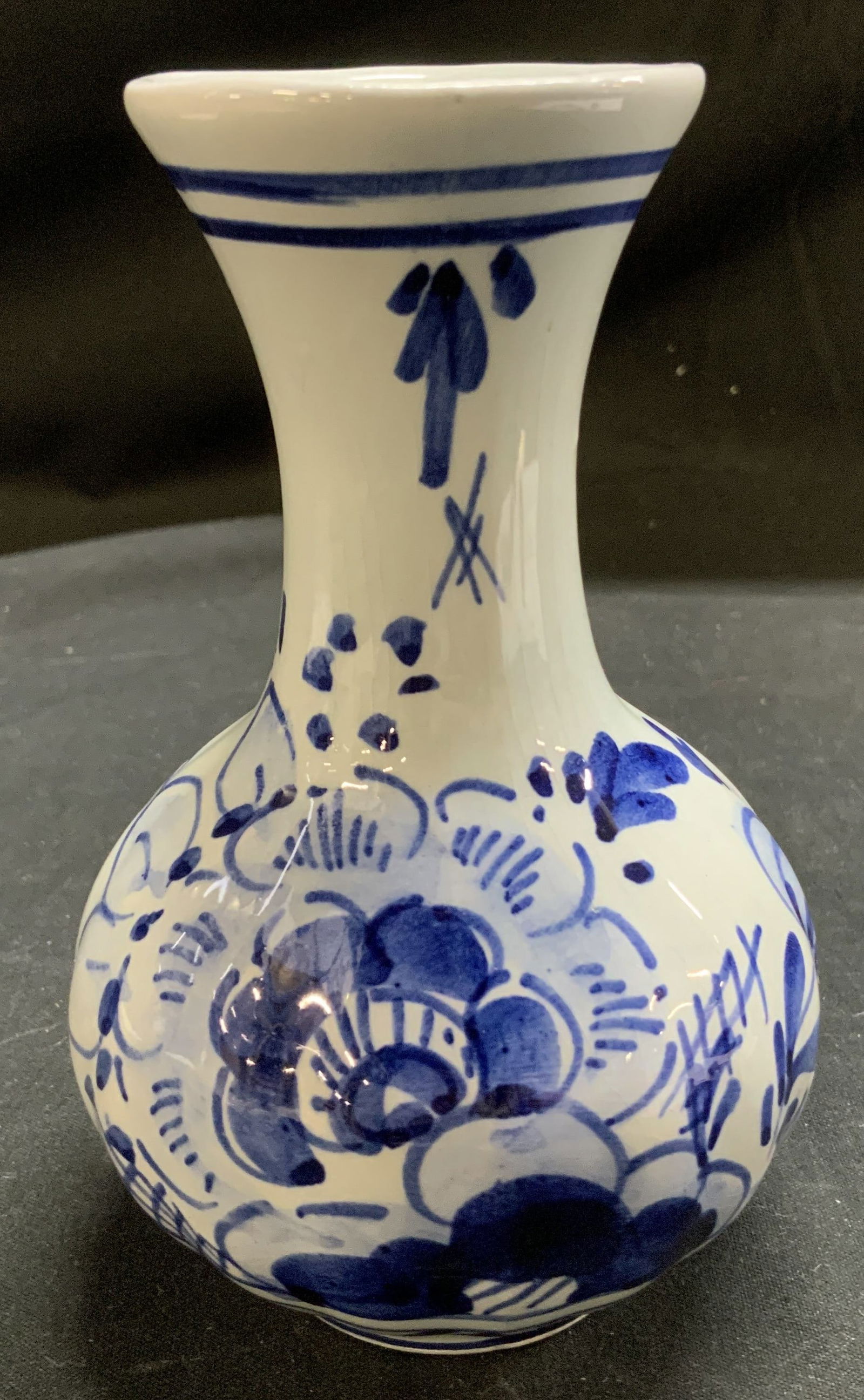 D.P Delft Blue & White Floral Vase HOLLAND (1 of 6)