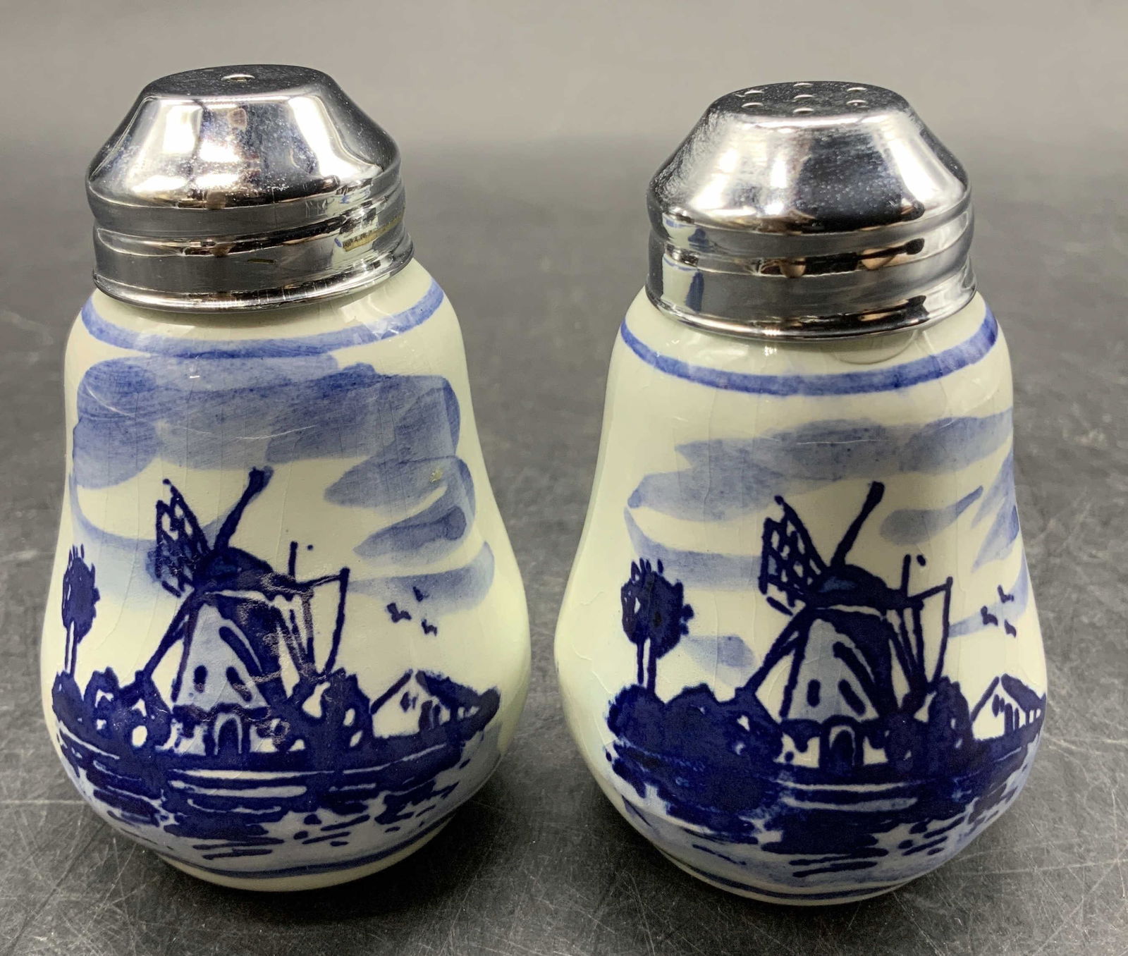 D.P Delft Blue Windmill S&P Shakers HOLLAND (1 of 6)