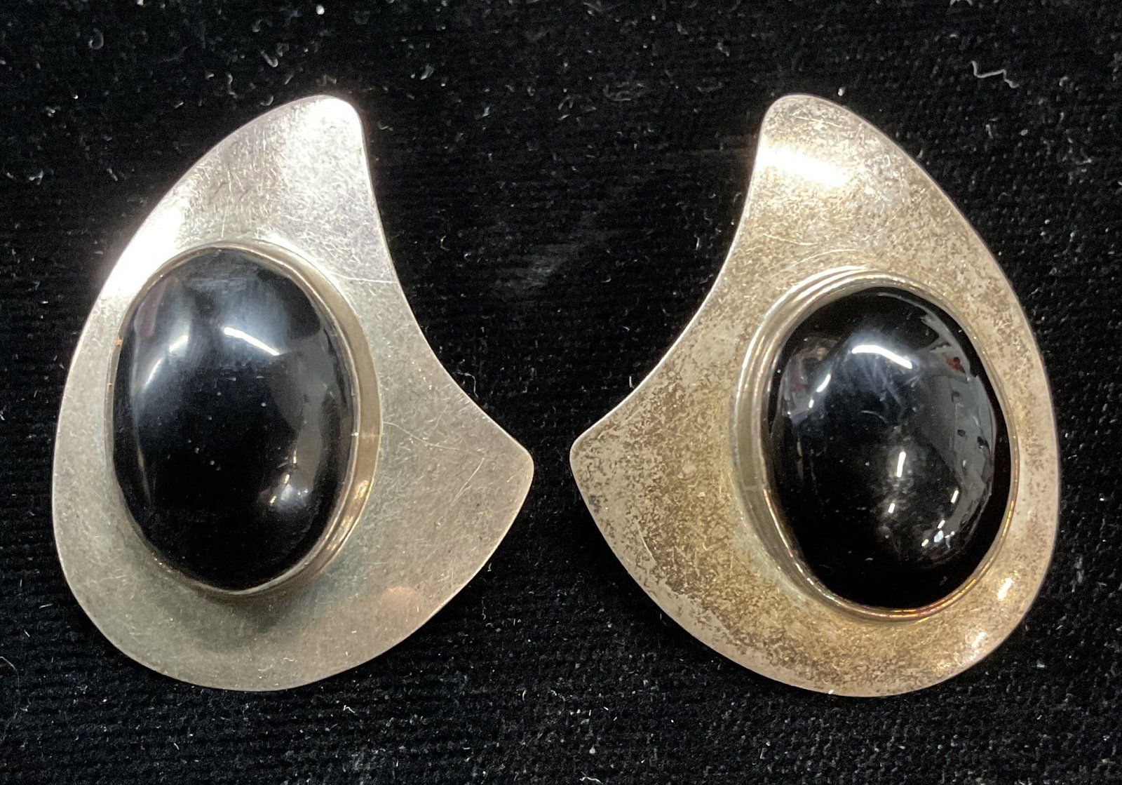 Vintage Sterling Silver Black Earrings, Mexico: Vintage sterling silver earrings with black glass cabochons. Marked sterling. Made in Mexico. Measure approx 1.5 x 1 inches. Total weight 15.1 grams. Some scratching. Jewelry, estate jewelry, fine jew