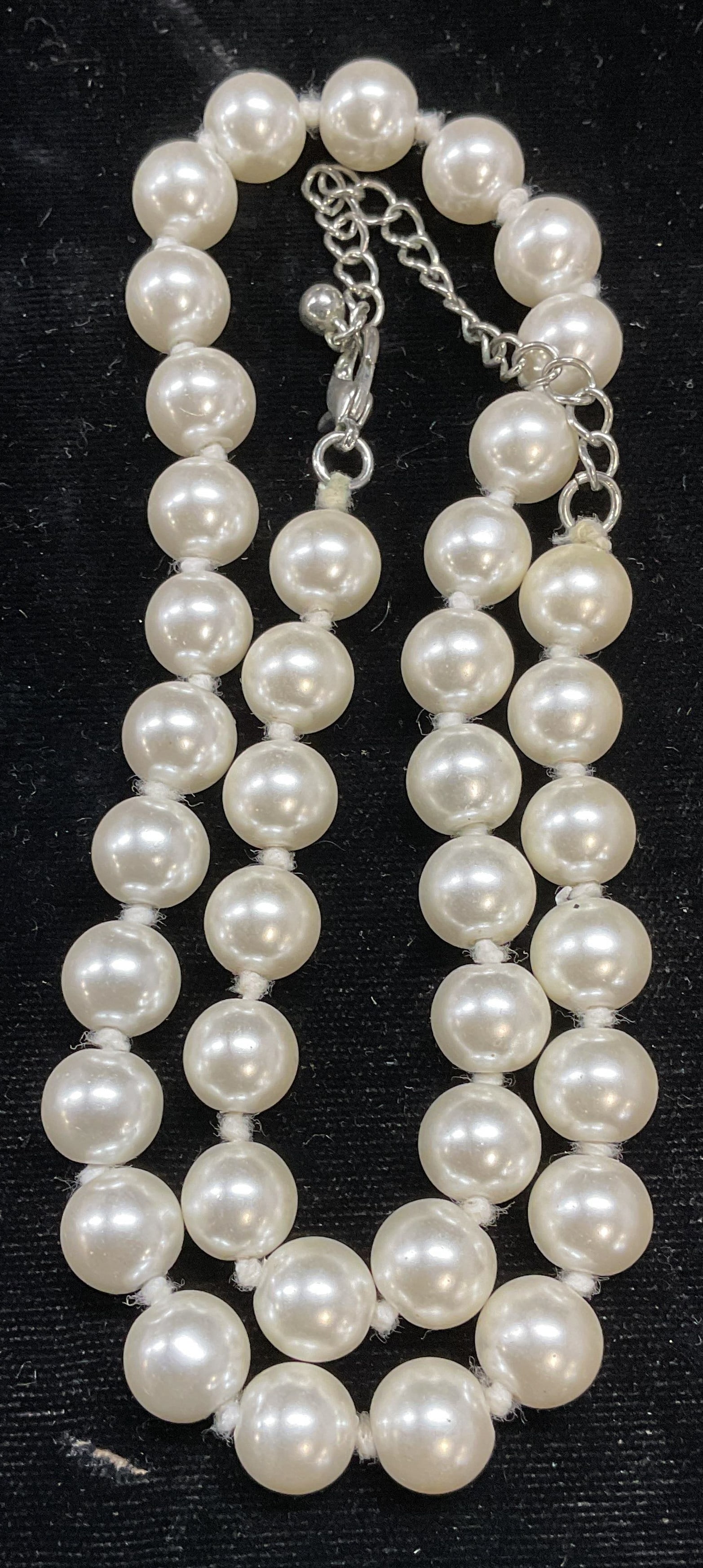 Vintage Faux Pearl Beaded Necklace: Vintage faux pearl beaded necklace. Drop length approx 10.5 inches. Some scratching. Jewelry, estate jewelry, costume jewelry, cocktail jewelry, fashion jewelry, accessories, fashion accessories, wear