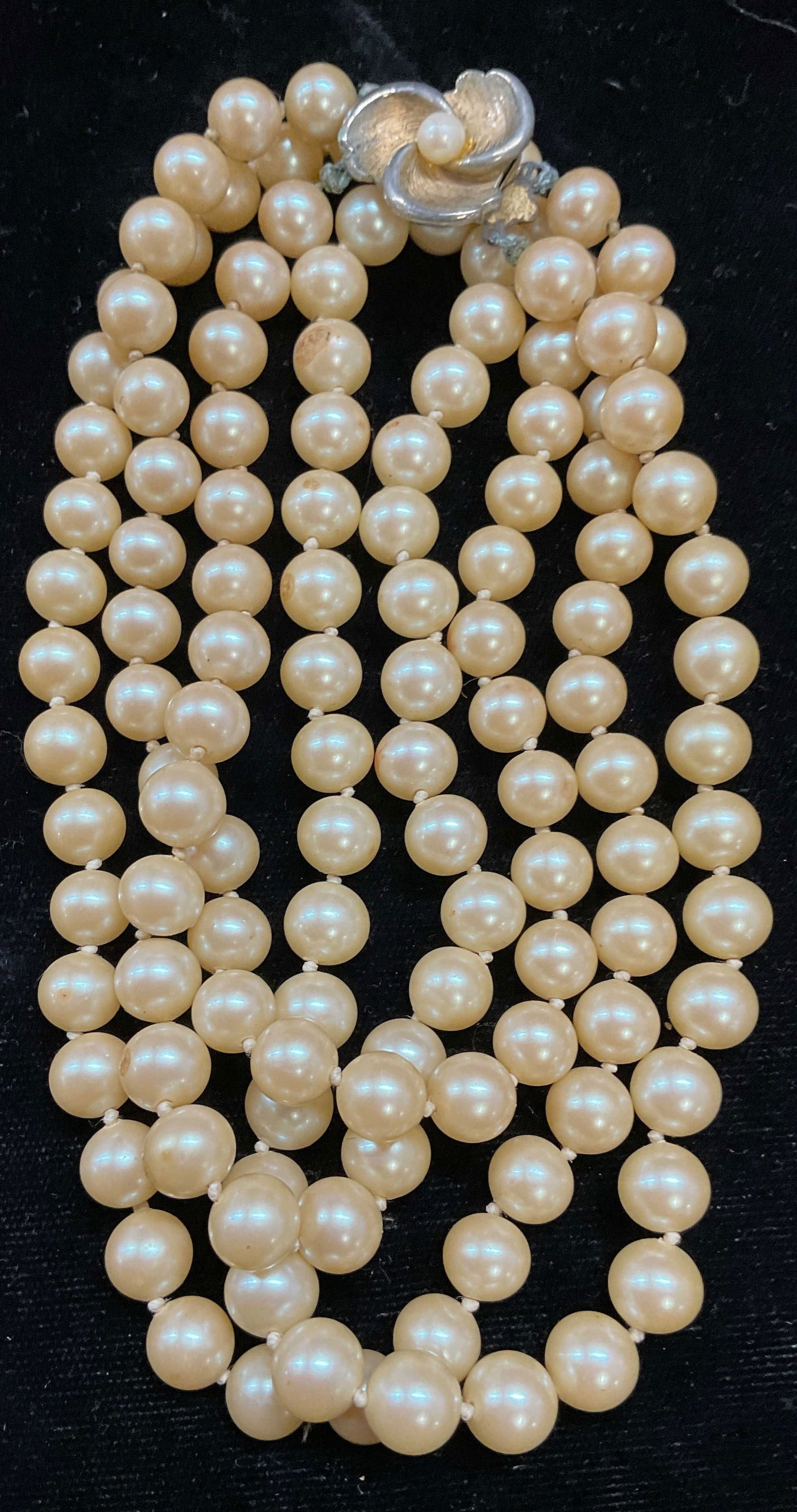 Vintage Double Strand Faux Pearl Necklace: Vintage double strand faux pearl beaded necklace with faux pearl flower motif clasp. Drop length approx 10 inches. Includes box. Some scratching. Jewelry, estate jewelry, costume jewelry, cocktail jew