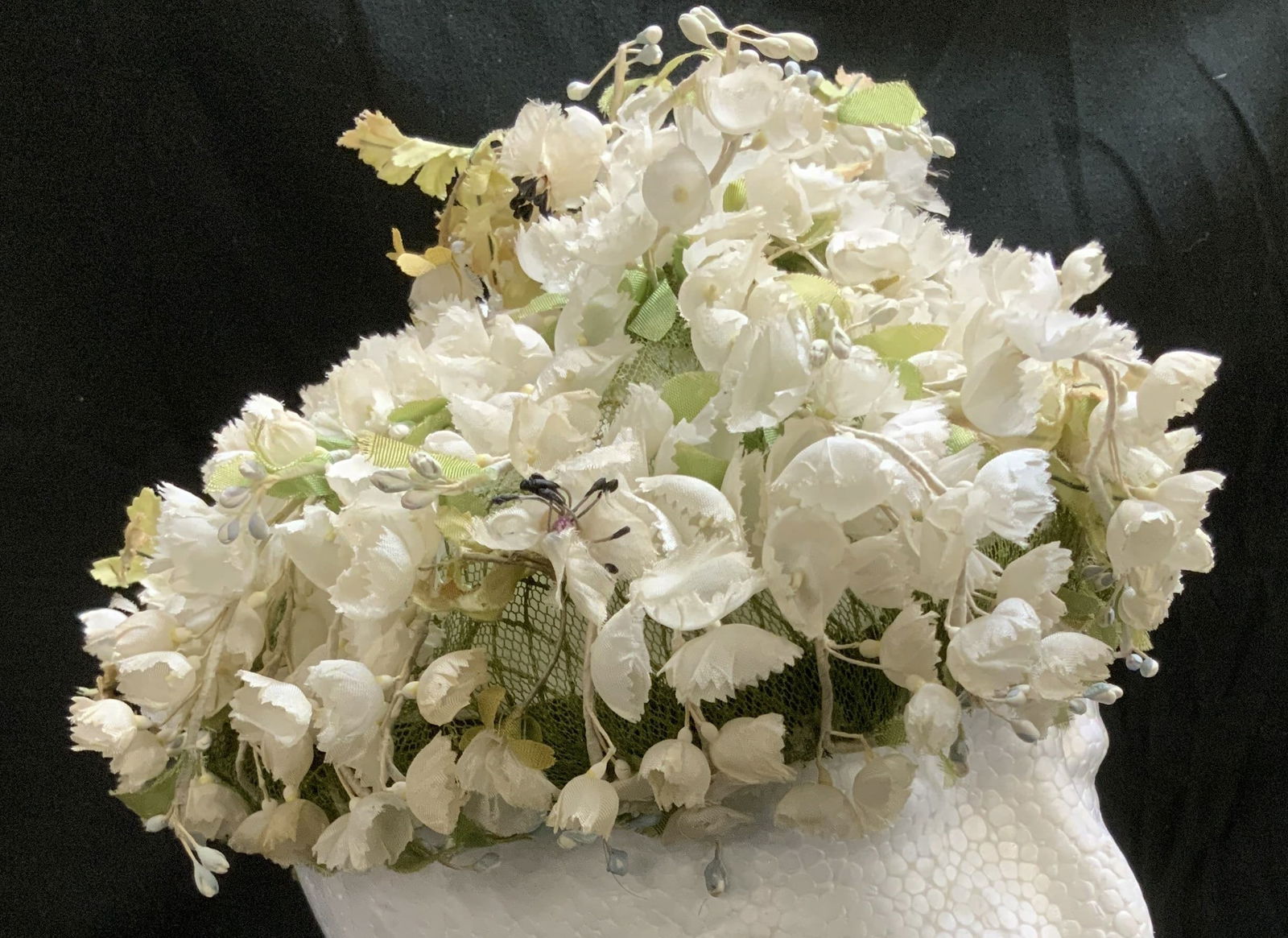 Vtg White Faux Floral (1 of 7)