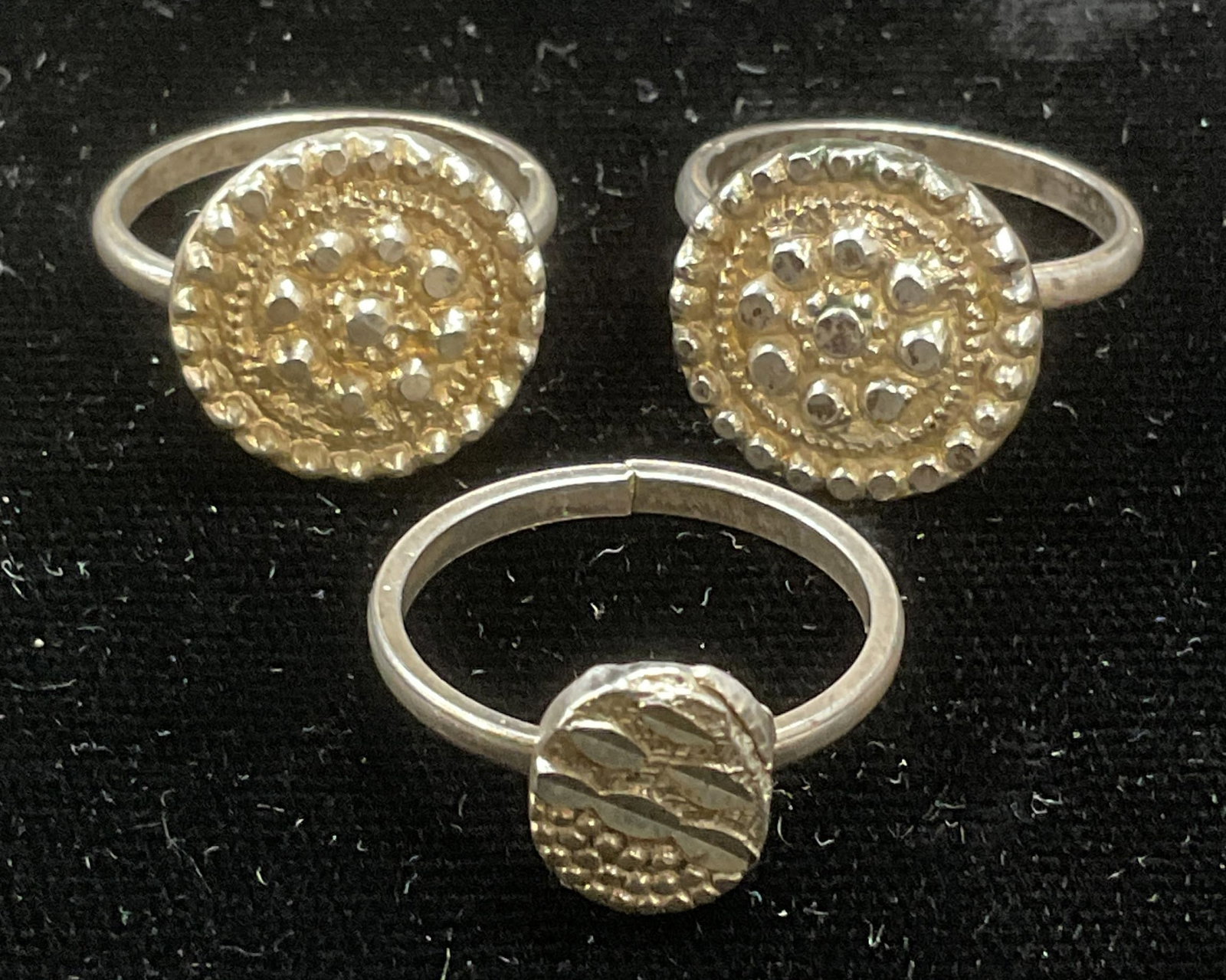 Lot 3 Vintage Sterling Silver Rings: Lot of 3 Vintage sterling silver rings with round settings. Largest ring size 6. Total weight of all rings 7.8 grams. One band needs repair. Some scratching. Jewelry, estate jewelry, fine jewelry, coc