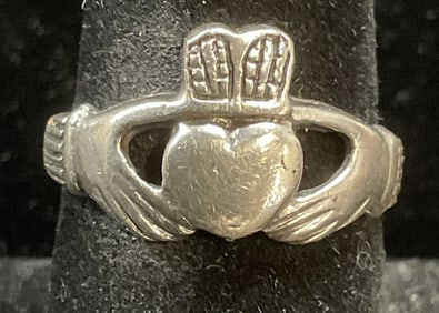 Vintage Sterling Silver Claddagh Ring