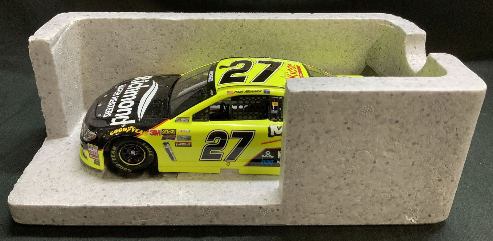 Lionel Racing Menard #27 1:24 Die-Cast Metal Car (1 of 6)