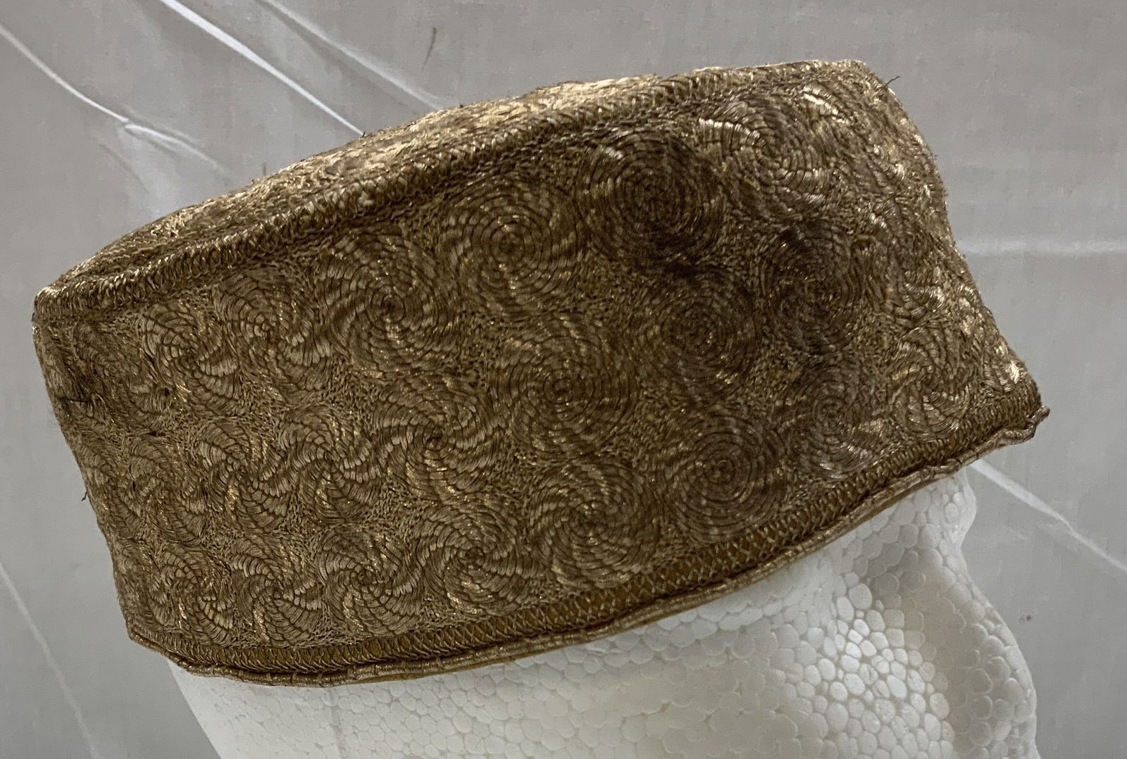 Vtg Metallic Gold Kuffi Style Brocade Hat: Hat features a metallic gold brocade fabric w a swirling pattern. Hat has a flat top. Kuffi style. Possibly cotton. No visible signature or markings. Surface wear consistent to age, use & exposure. Me