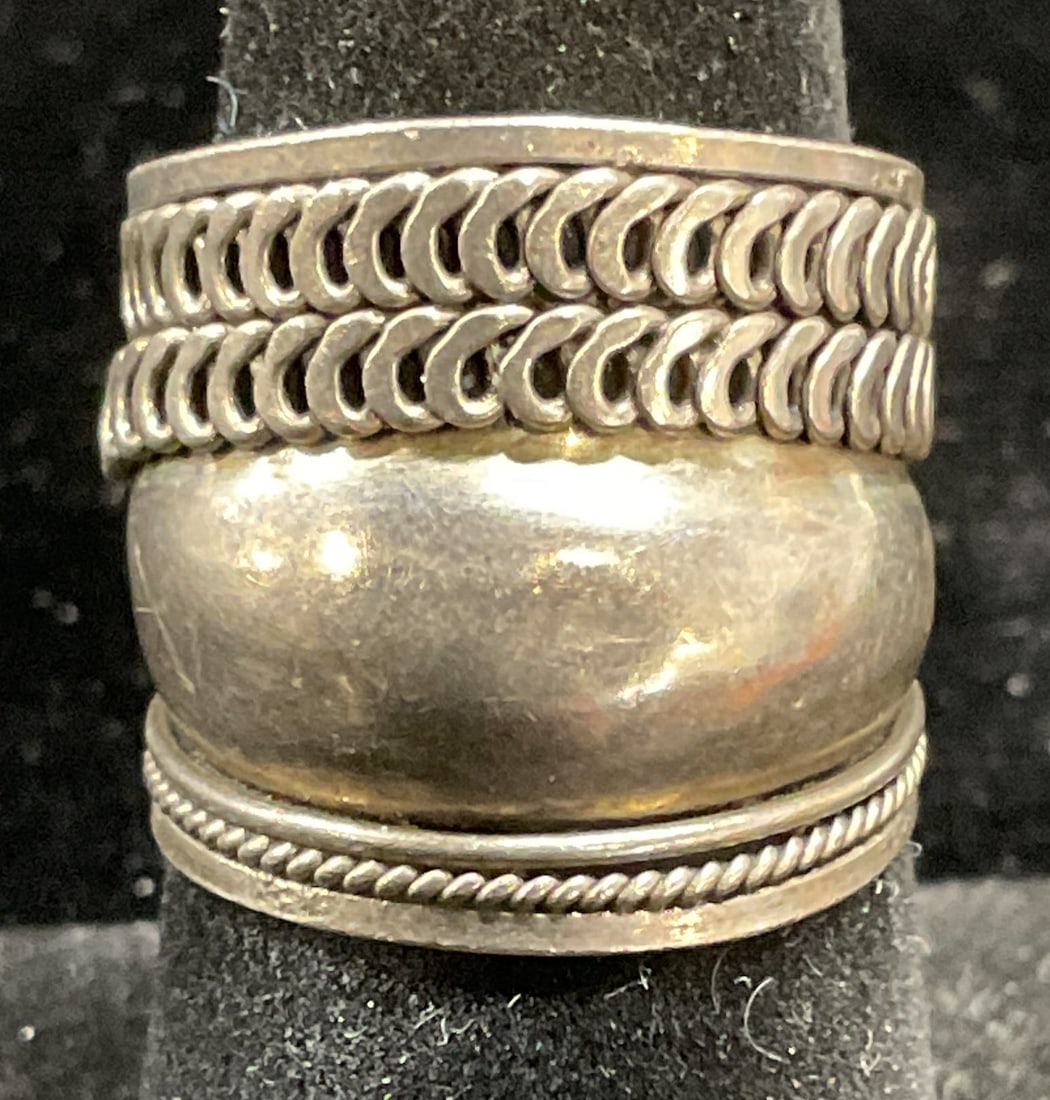 Vintage Sterling Silver Wide Band Ring: Vintage sterling silver wide band ring with chain motif. Size 6.5. Total weight 5.3 grams. Marked sterling. Some scratching. Jewelry, estate jewelry, fine jewelry, cocktail jewelry, fashion jewelry, a
