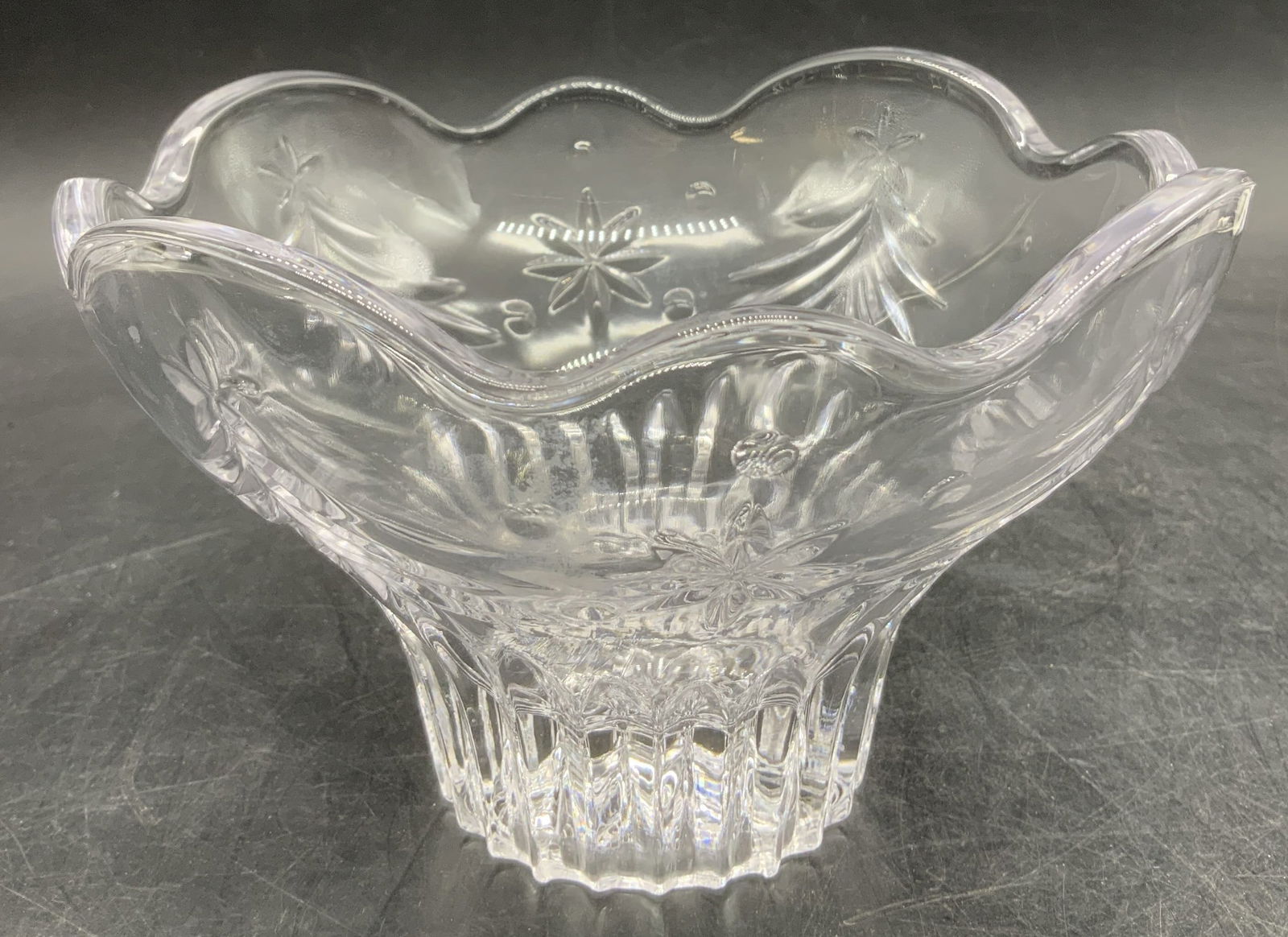 Vntg Christmas Clear Glass Scalloped Bowl (1 of 6)