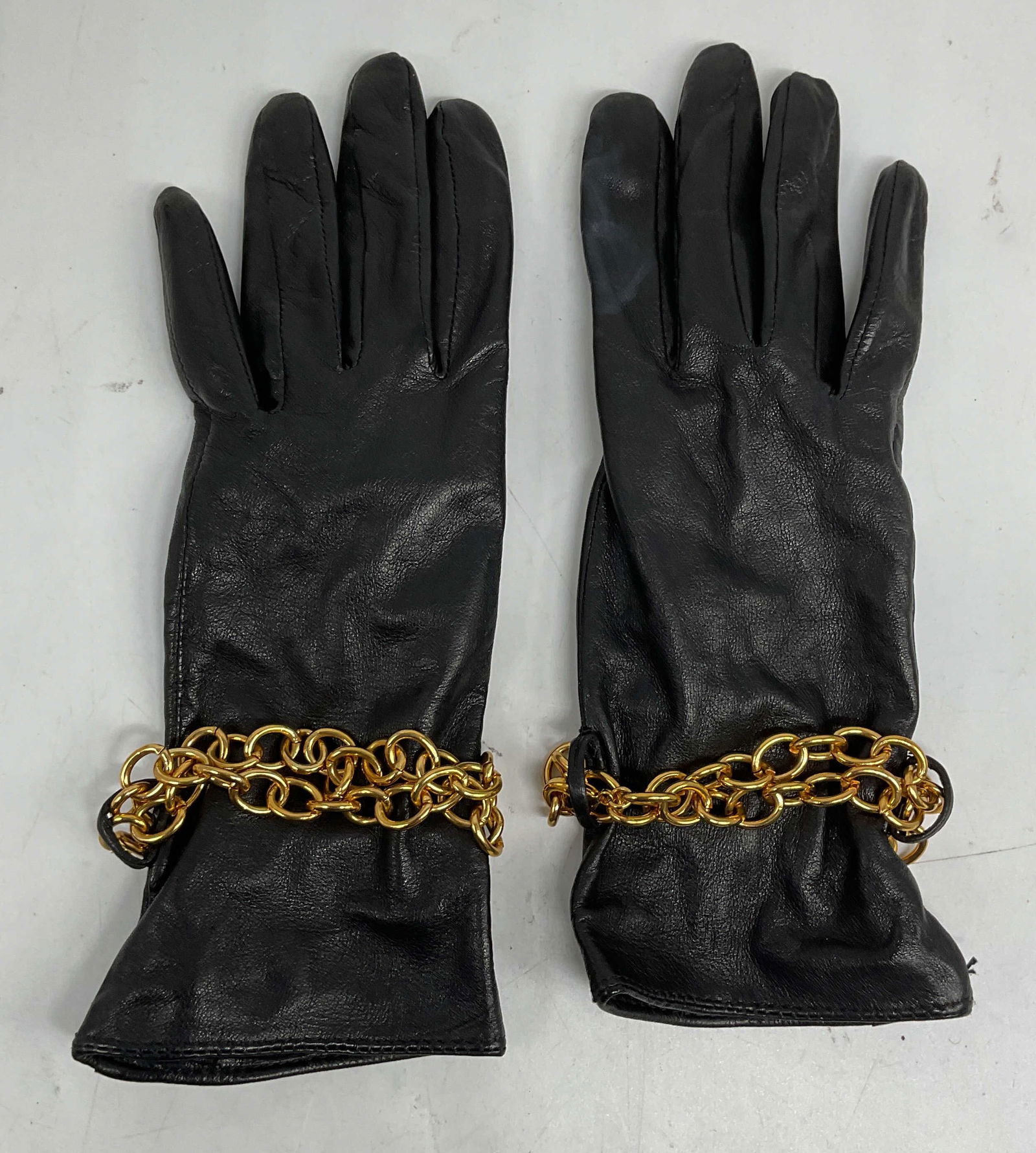 Nordstrom Black Leather Chain Gloves: Nordstrom black leather gloves with gold tone chains. Size small. Some wear to leather consistent with exposure. Nordstrom gloves, designer gloves, leather gloves, black gloves, chain gloves, winter g