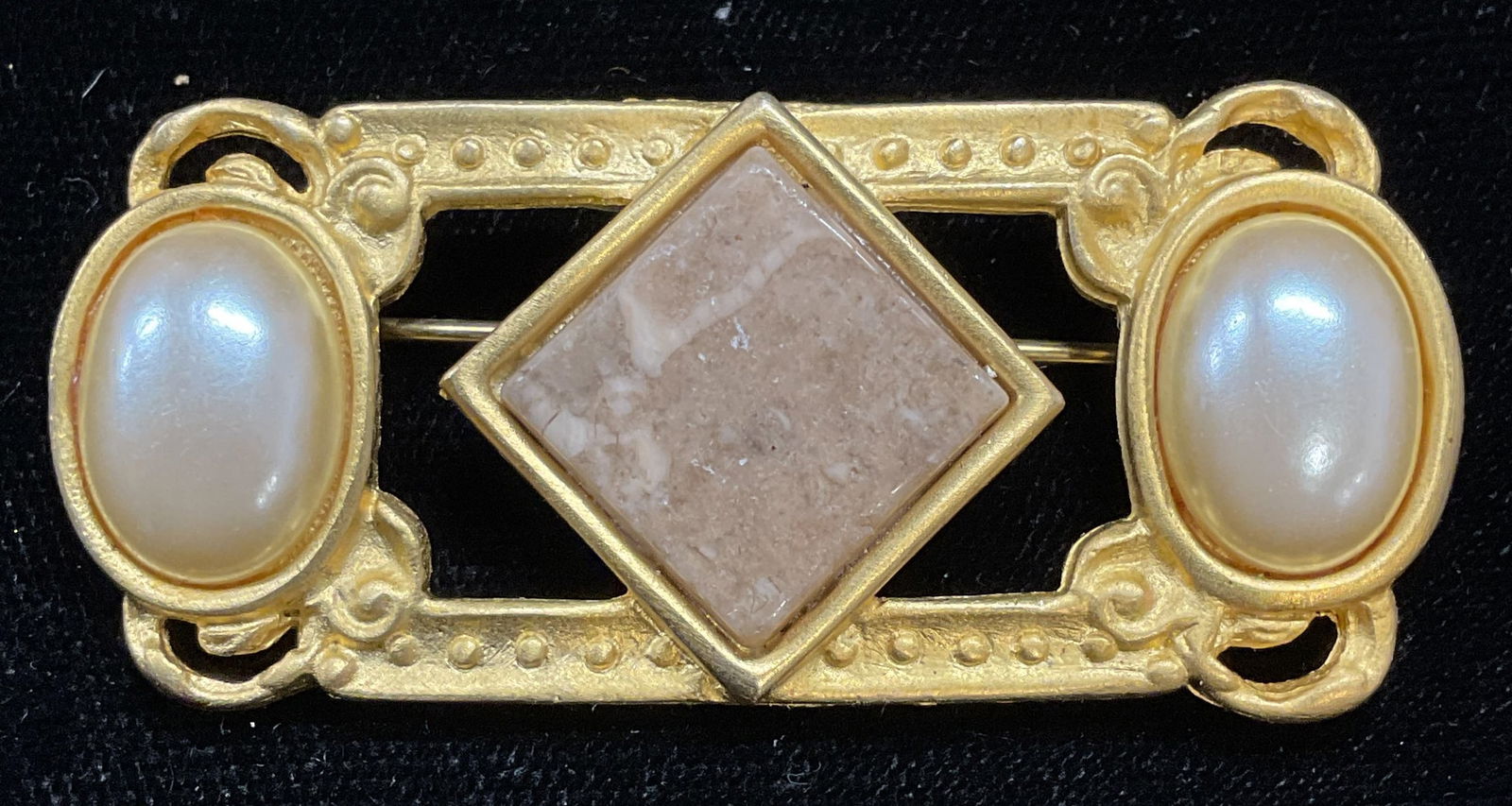 Ann Taylor Gold Tn Stone Faux Pearl Brooch: Signed Ann Taylor gold tone brooch with tan stone and faux pearls. Measures approx 1 x 2 inches. Some scratching. Jewelry, estate jewelry, costume jewelry, cocktail jewelry, fashion jewelry, accessori