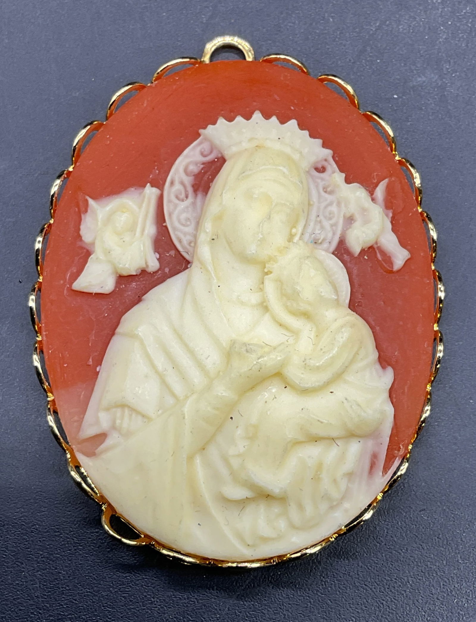 Gold Tone Faux Shell Religious Cameo Pendant: Gold tone and faux shell religious cameo pendant with the Virgin Mary and Christ child. Measures approx 1.5 x 1.25 inches. Some scratching. Jewelry, estate jewelry, costume jewelry, cocktail jewelry,