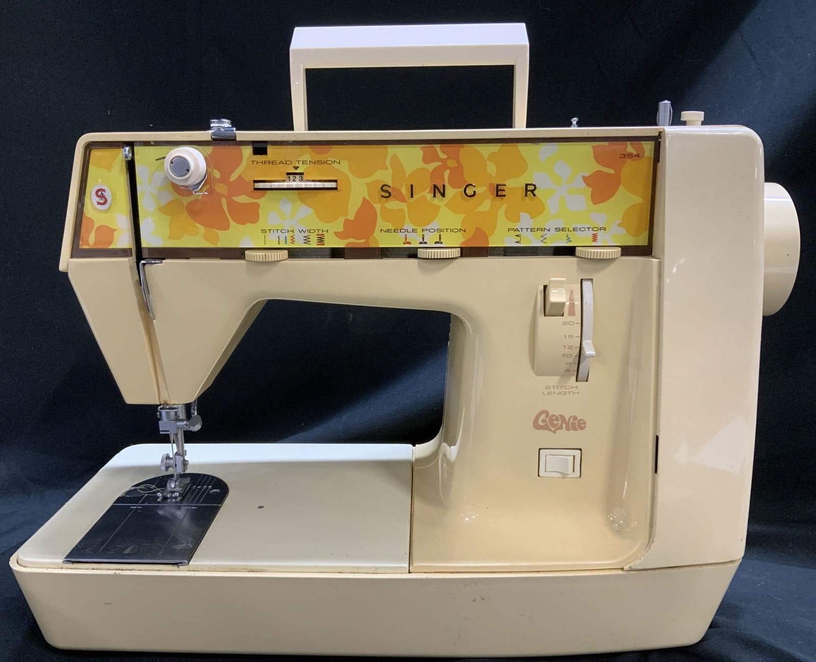 Vtg Singer Genie Portable Sewing Machine FRANCE (1 of 7)