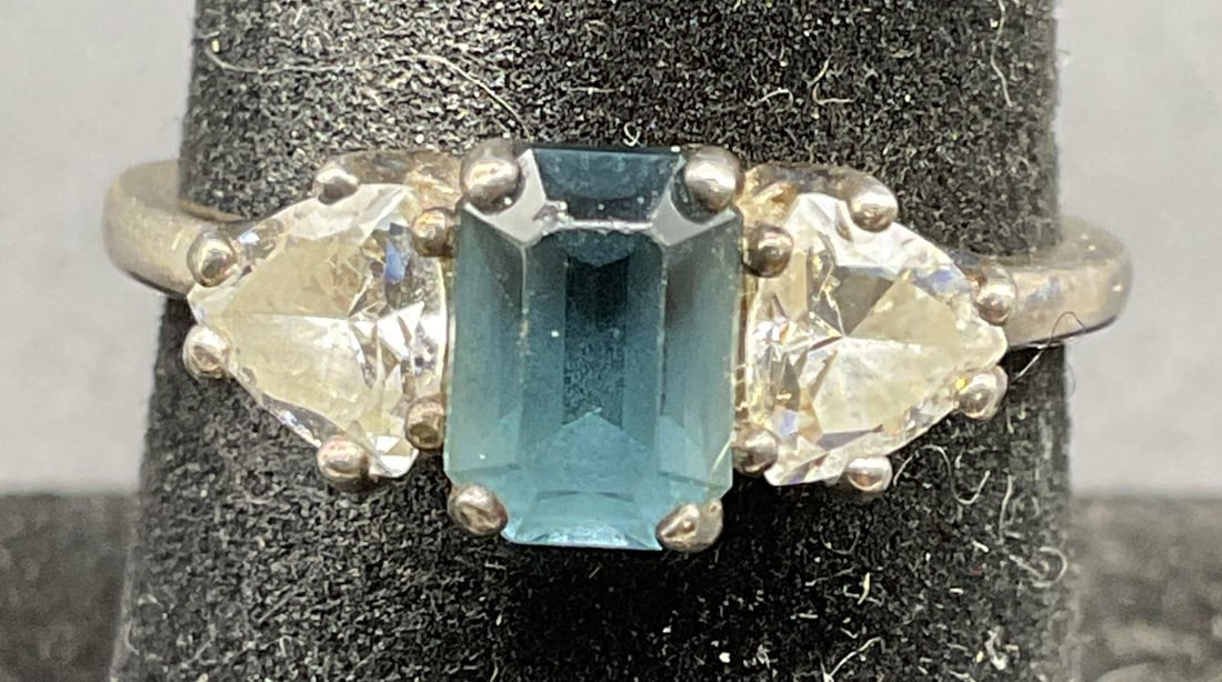 Vintage Sterling Silver Blue Crystal Cocktail Ring (1 of 6)