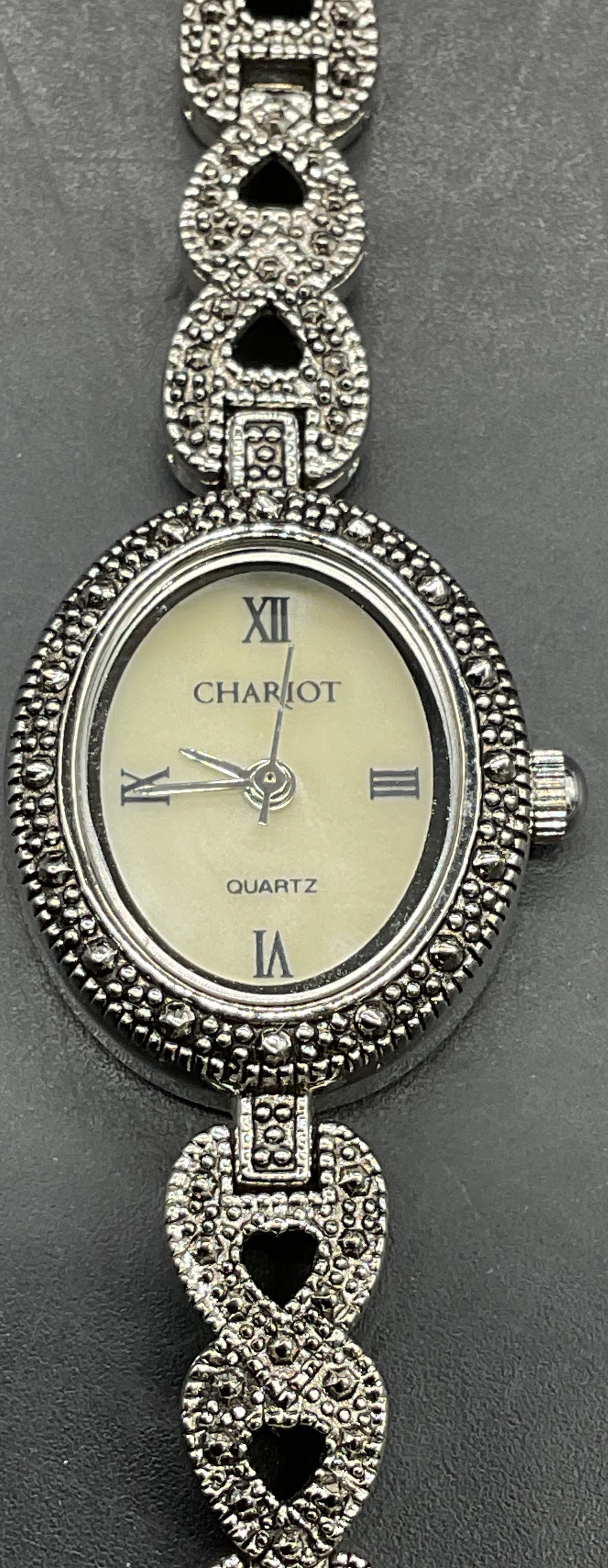 Chariot Silver Tone Bracelet Wristwatch: Signed Chariot silver tone bracelet band wristwatch. Measures approx 7 inches long. Not tested. Some scratching. Jewelry, estate jewelry, costume jewelry, cocktail jewelry, fashion jewelry, accessorie