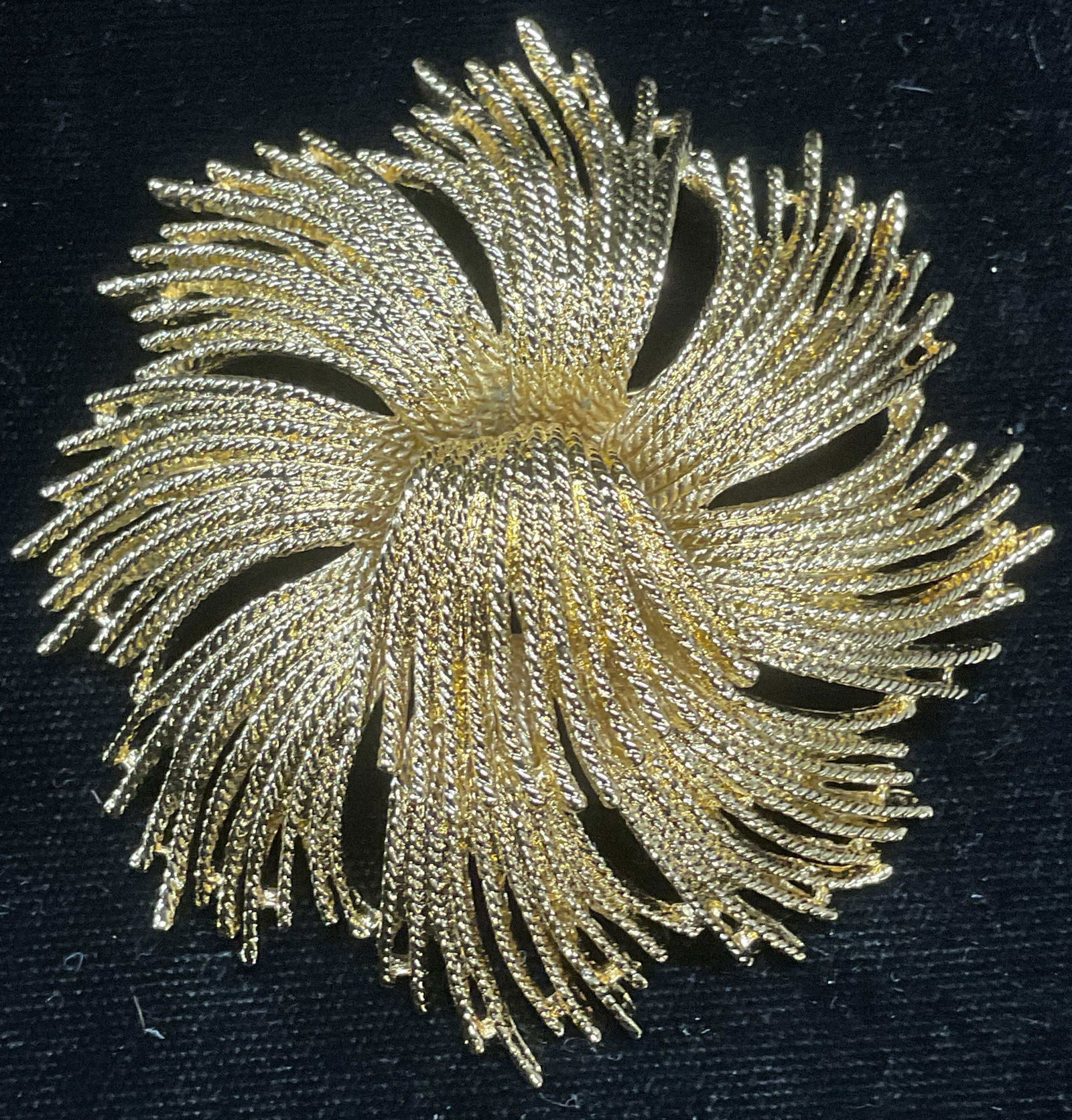 Vtg Monet Gold Tn Textured Flower Brooch: Vintage Monet gold tone textured flower motif brooch. Signed. Measures approx 2.5 inches wide. Some wear including scratching observed. Jewelry, estate jewelry, costume jewelry, cocktail jewelry, fash