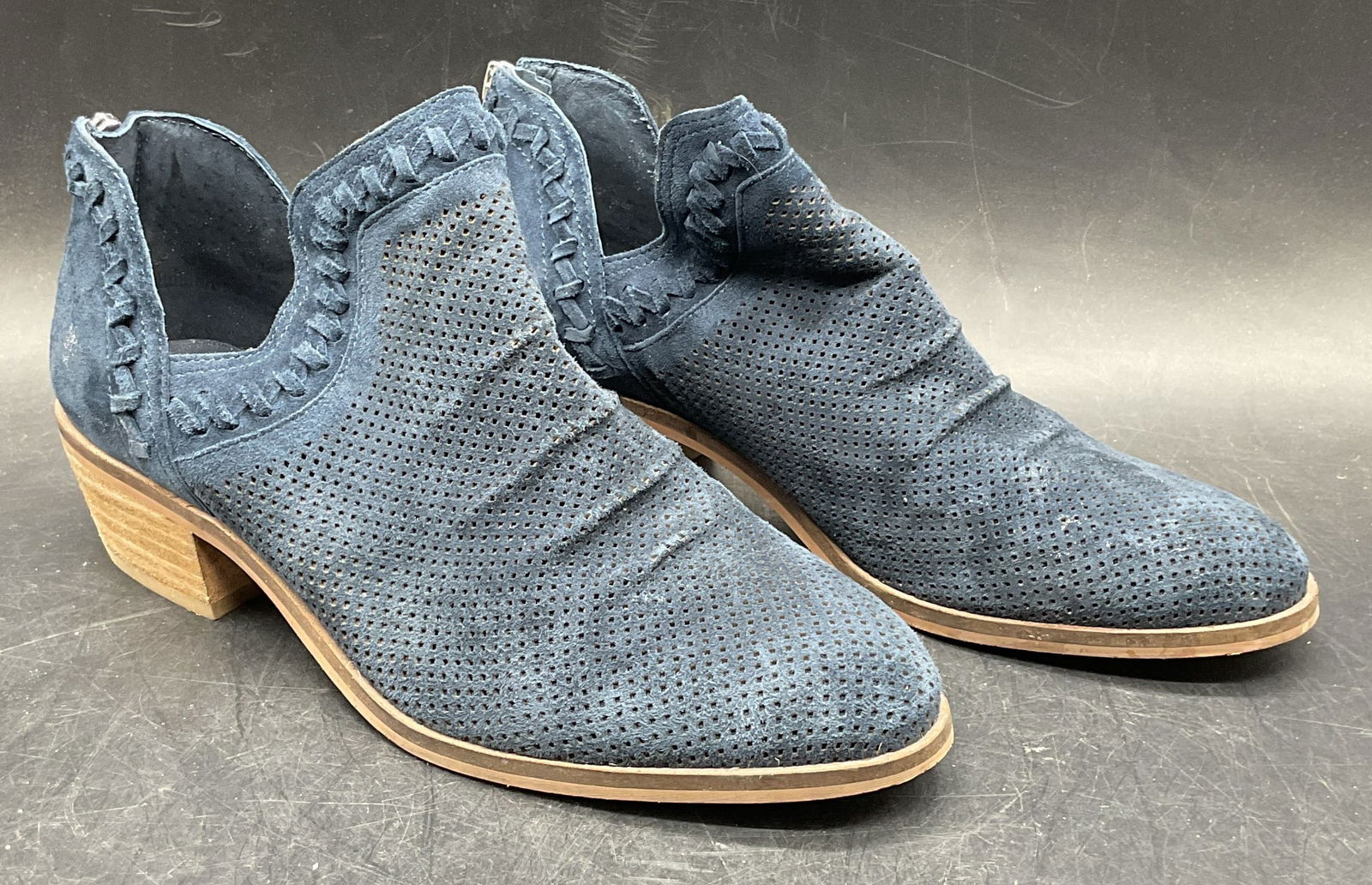 Vince Camuto Blue Suede Eyelet Boots: Vince Camuto blue suede eyelet ankle boots. Size 8. Some marks and scuffing. Vince Camuto boots, suede boots, blue boots, ankle boots, designer boots, womens boots, 10 cs