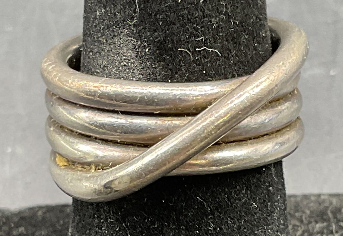Vintage Sterling Silver Coiled Wire Ring: Vintage sterling silver coiled wire ring. Size 6.5. Total weight 13.7 grams. Tests for sterling using acid test. Some scratching. Jewelry, estate jewelry, fine jewelry, cocktail jewelry, fashion jewel