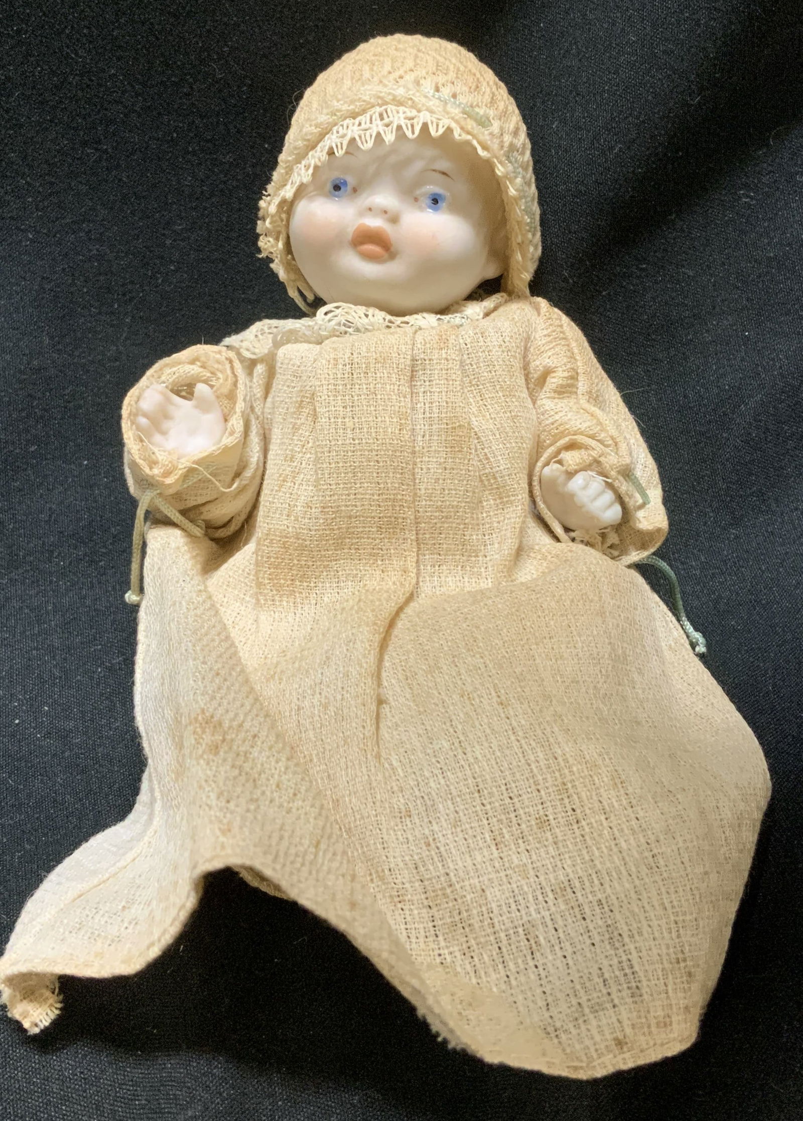 Vntg Bisque Baby Doll W Gown: Vintage bisque baby doll, features a jointed body with a gown, bonnet & undergarment. Hand painted facial features. Surface wear consistent to age, use & exposure. Measurements: height 6in x width 3.2