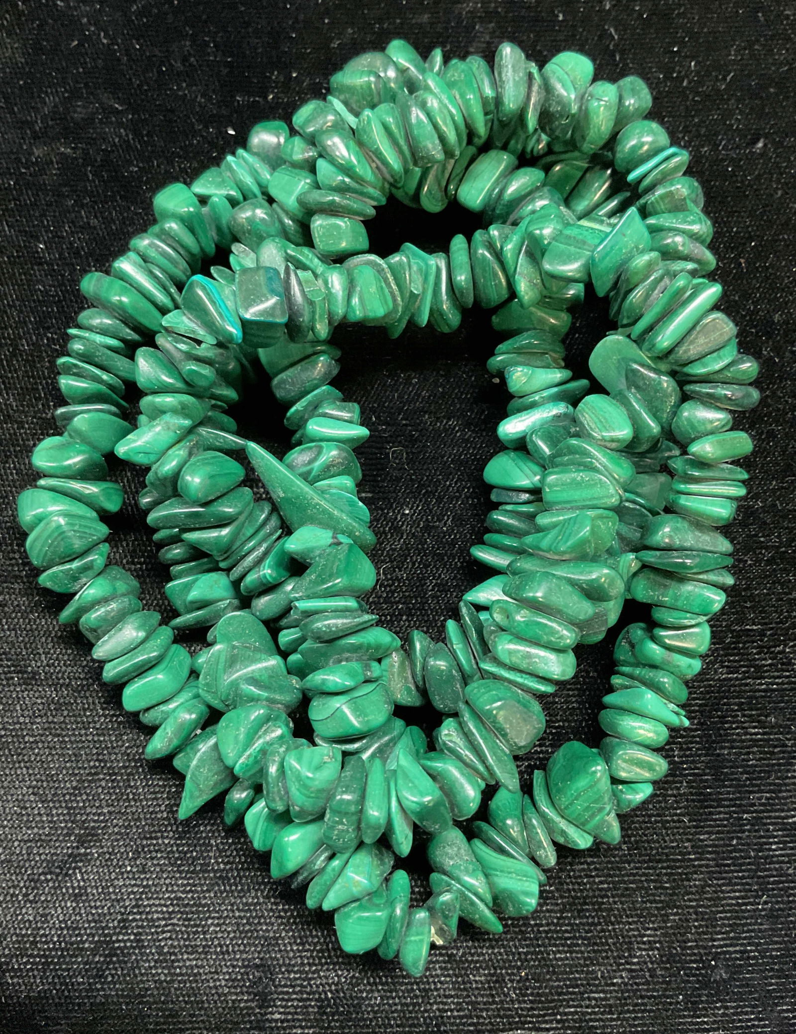 Vintage Malachite Chip Beaded Necklace: Vintage malachite chip beaded necklace. Drop length approx 16.5 inches. Some scratching. Jewelry, estate jewelry, costume jewelry, cocktail jewelry, fashion jewelry, accessories, fashion accessories,