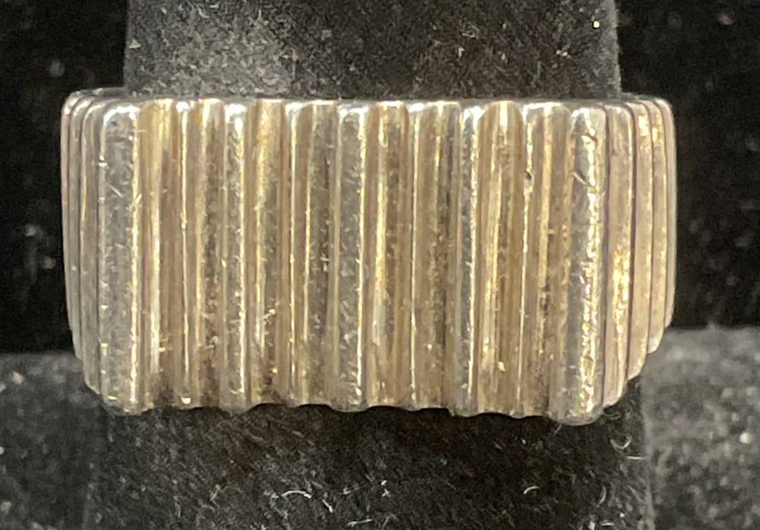 Vintage Sterling Silver Ribbed Ring (1 of 6)