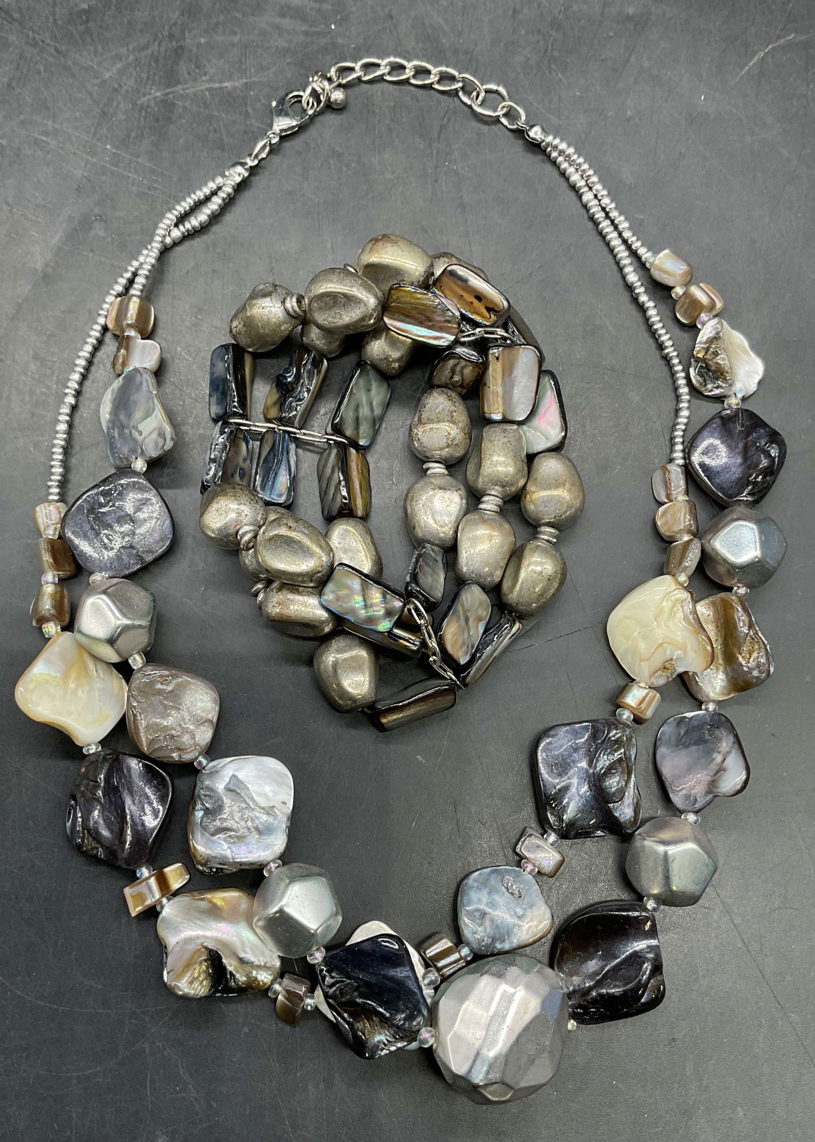 Lot 2 Silver Tone Shell Necklace  & Bracelet (1 of 6)