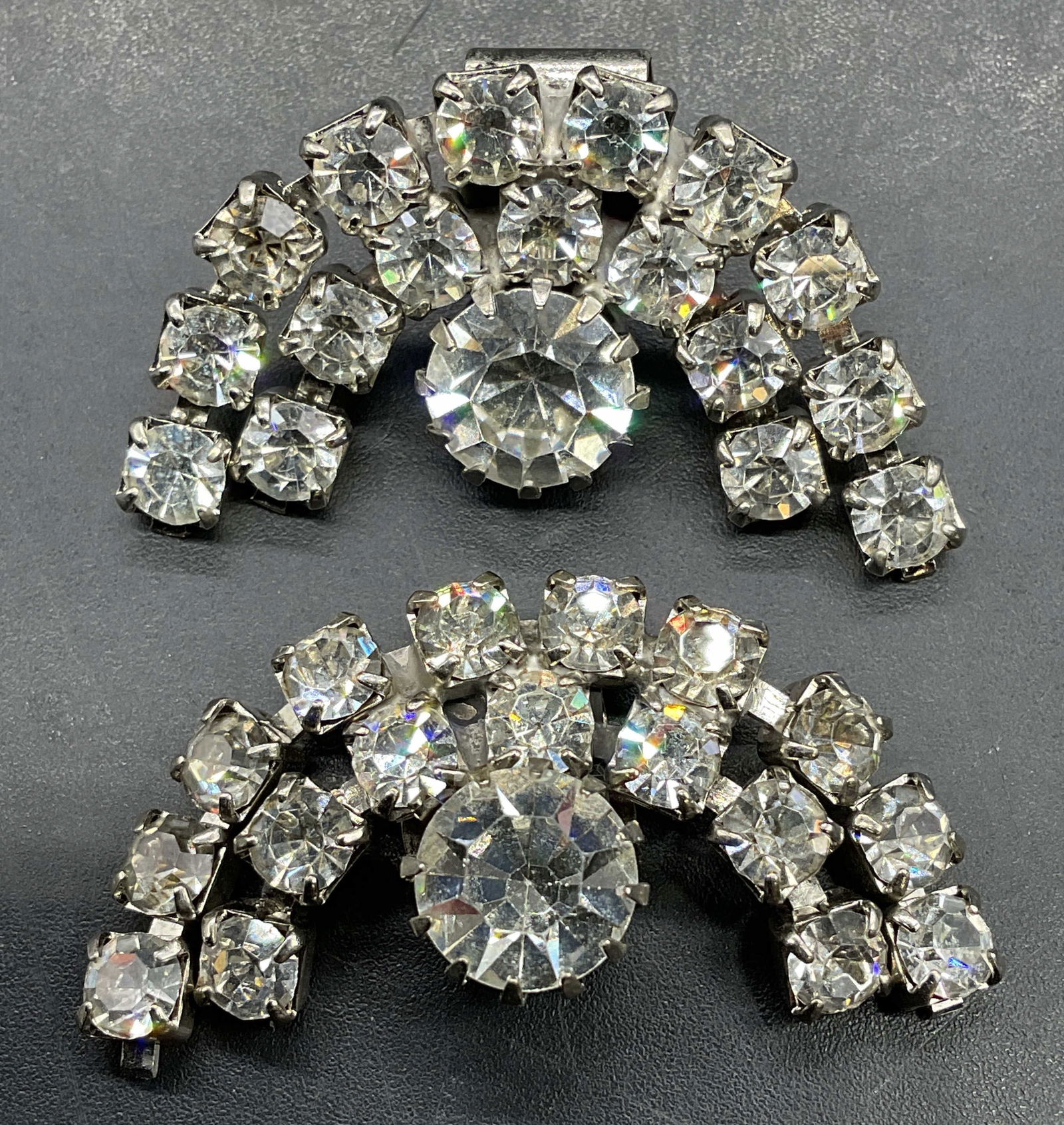 Pair Vintage Silver Tn Crystal Shoe Clips: Pair of vintage silver tone colorless crystal shoe clips. Measure approx .75 x 1.5 inches. Some scratching. Jewelry, estate jewelry, costume jewelry, cocktail jewelry, fashion jewelry, accessories, fa