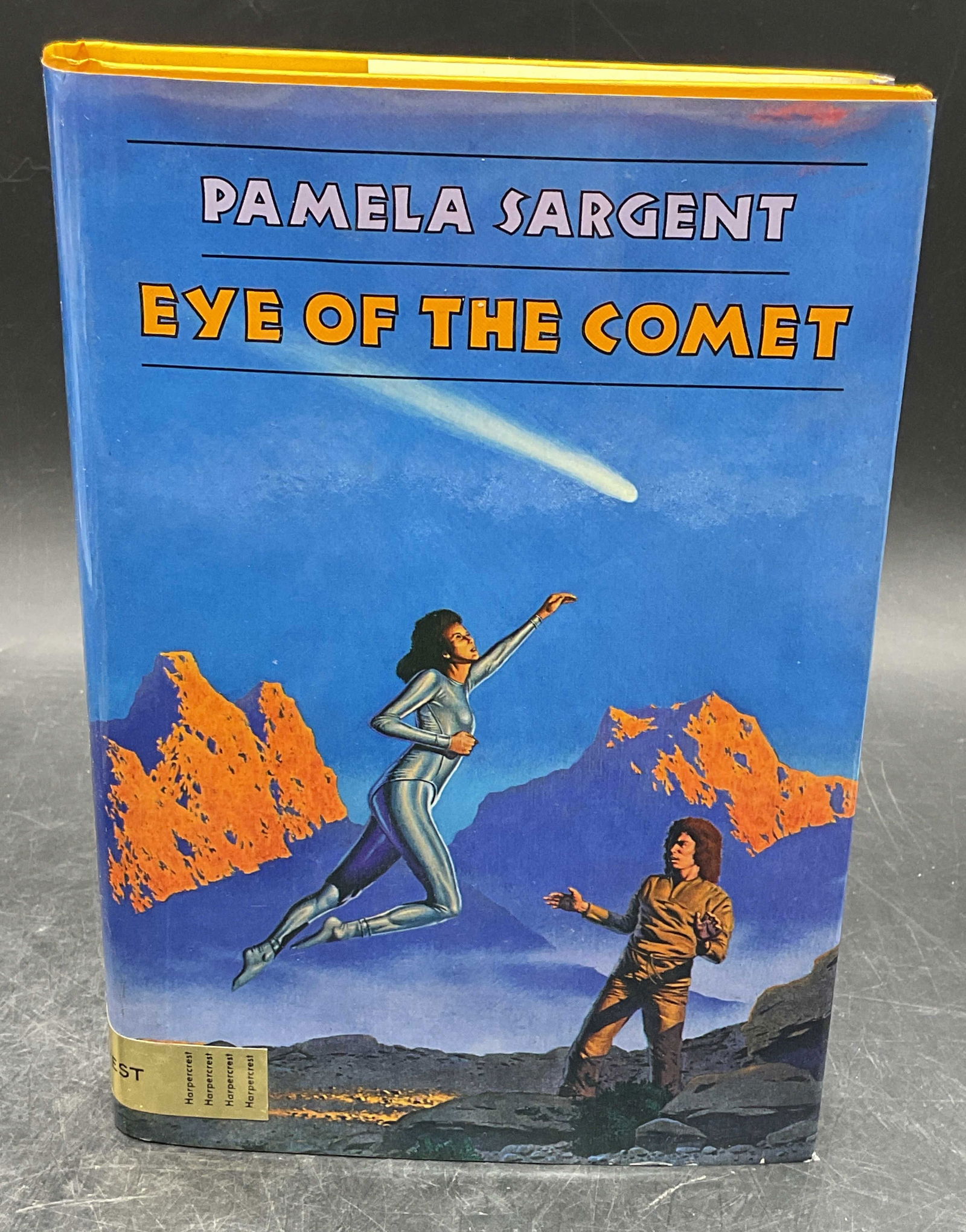 Pamela Sargent Eye of the Comet 1st Ed 1984: Hardcover copy of Eye Of The Comet by Pamela Sargent. First edition. Published by Harper & Row, 1984. Measures approx 8.5 x 5.75 inches. Some wear to cover, pages, and binding consistent with exposure