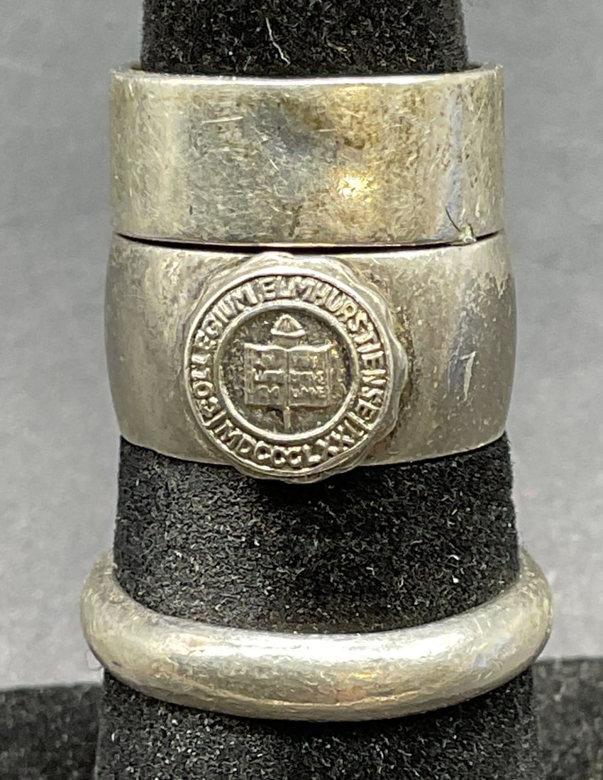 Lot 3 Vintage Sterling Silver Rings: Lot of 3 vintage sterling silver rings. One with academic insignia, two solid bands. Largest ring size 6.25. Total weight of all rings 10.5 grams. Some scratching. Jewelry, estate jewelry, fine jewelr