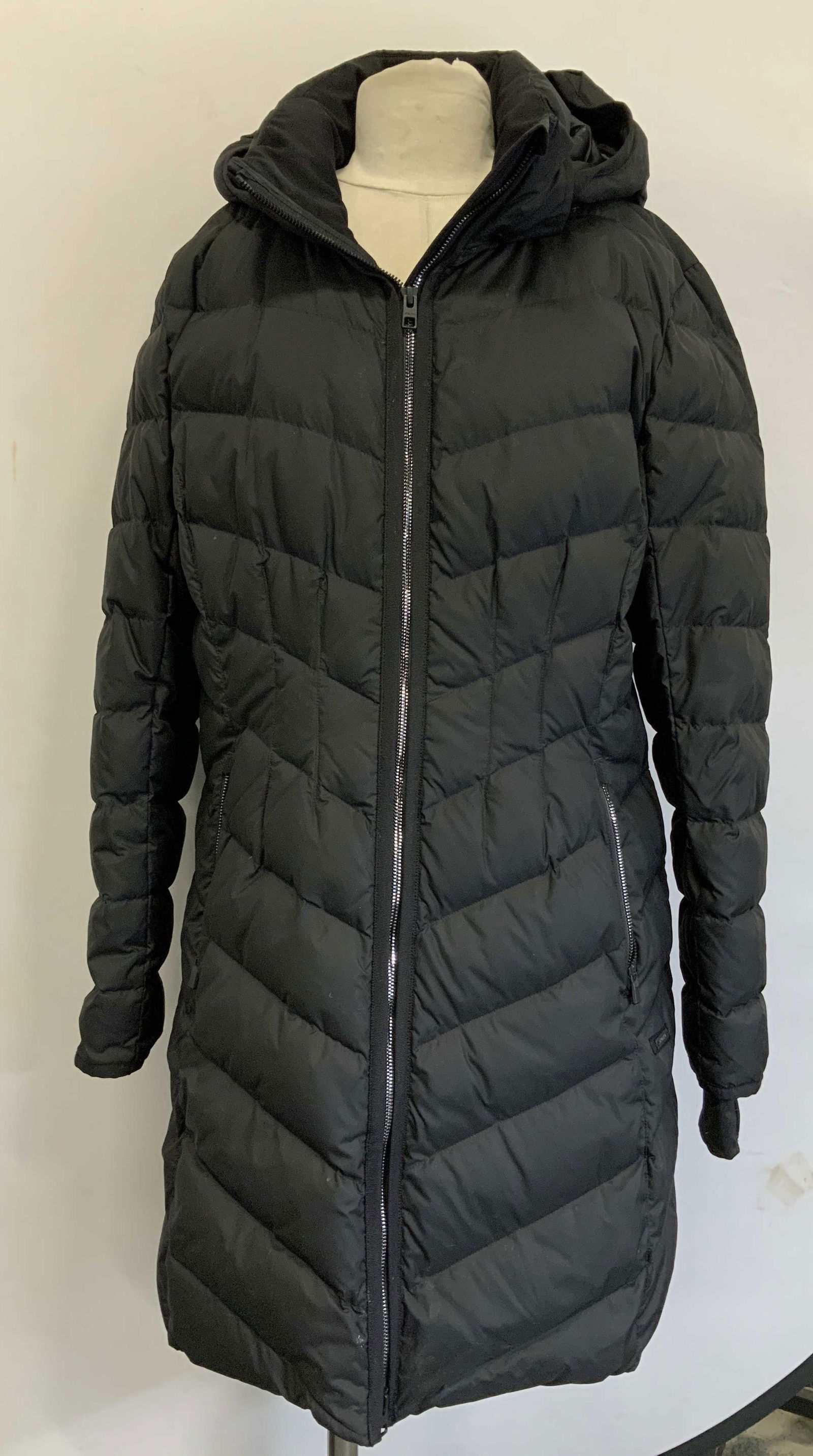ATHLETA Black Hooded Puffer Jacket (1 of 6)
