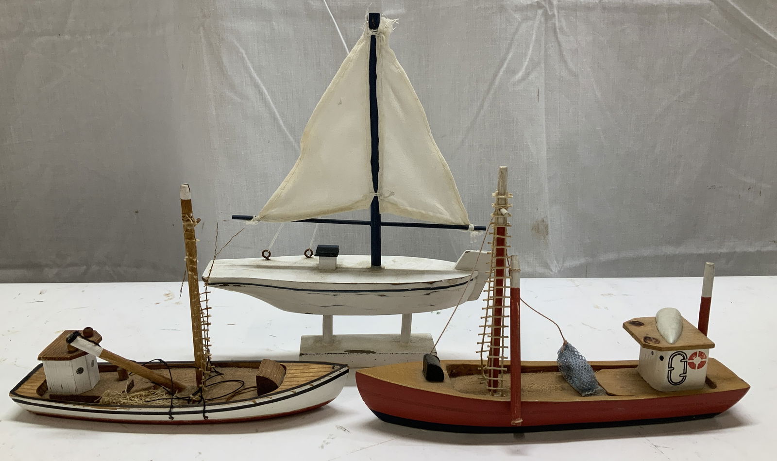 Lot 3 Vntg Assorted Wooden Sailboat Models (1 of 10)