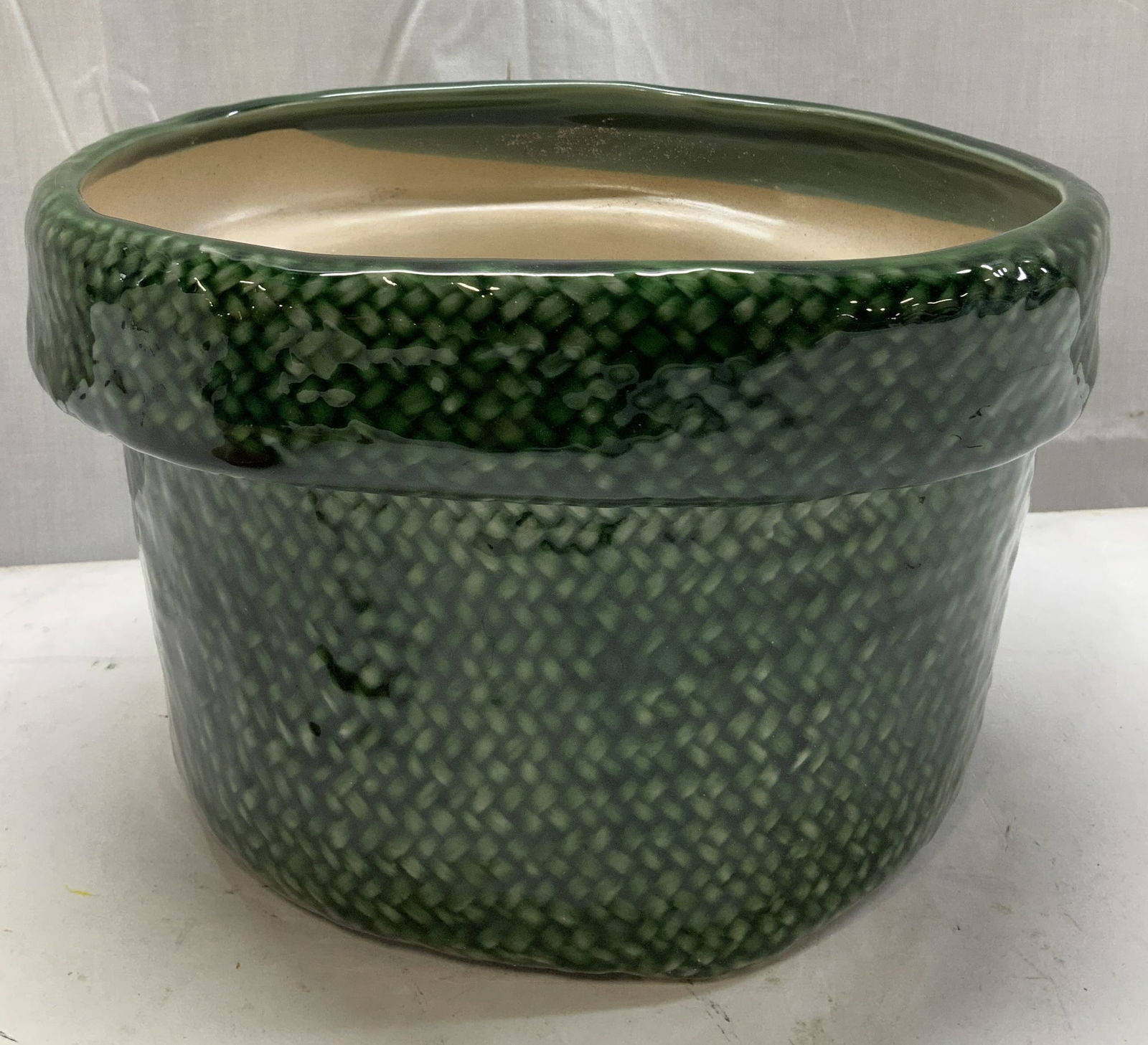 Vtg Green Glazed Weave Ceramic Planter: Planter is ceramic & features a green glazed glossy finish. Distinctive weave pattern throughout body. Surface wear consistent to age, use & exposure. Measurements: length 9in x wish 9in x height 5.7i