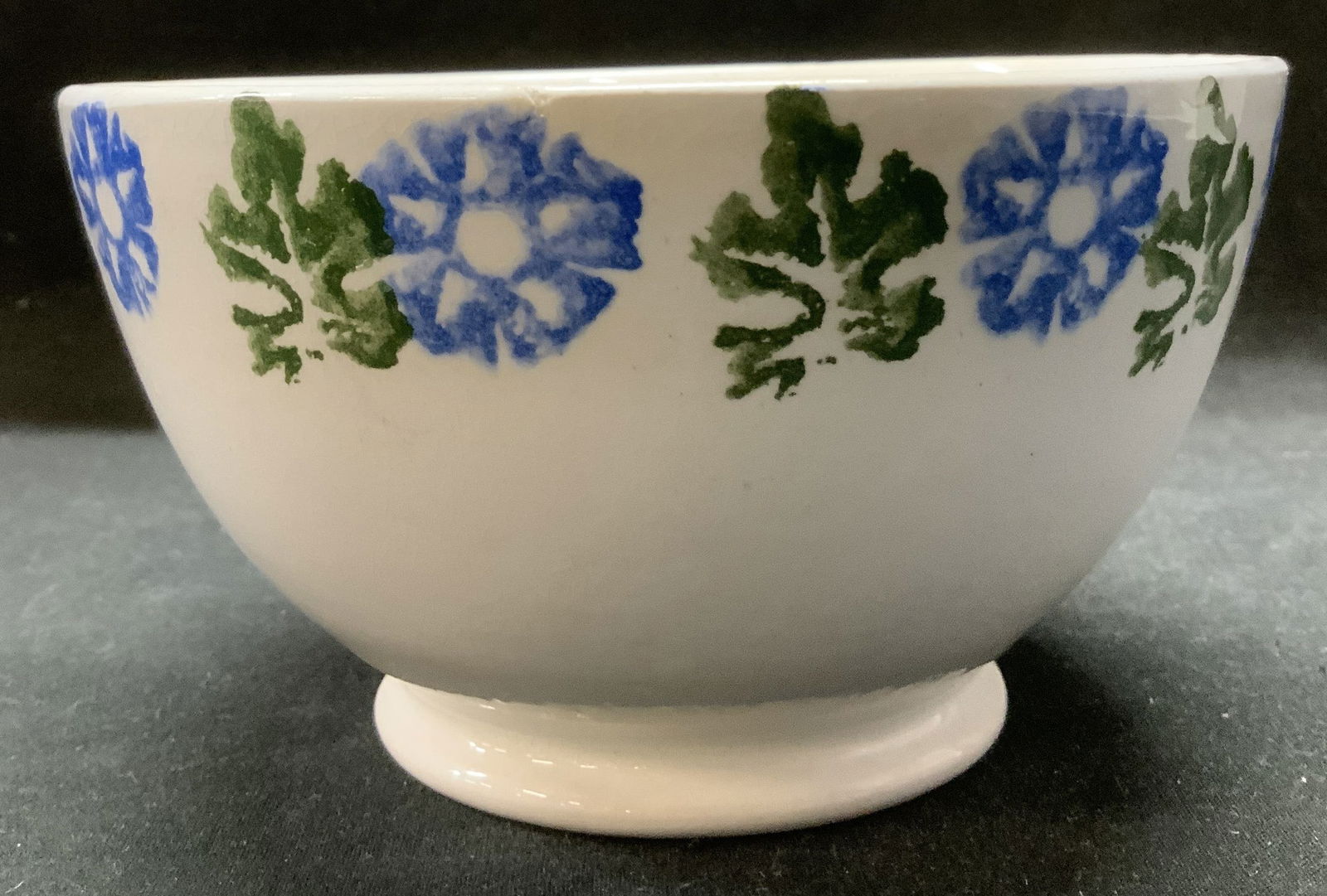 Vntg Spongeware Leaf & Star Motif Bowl: Bowl is ceramic & features a spongeware technique with green/blue leaf & star motifs. Footed base. Surface wear consistent to age, use & exposure. Measurements: length 4.9in x width 4.9in x height 2.5
