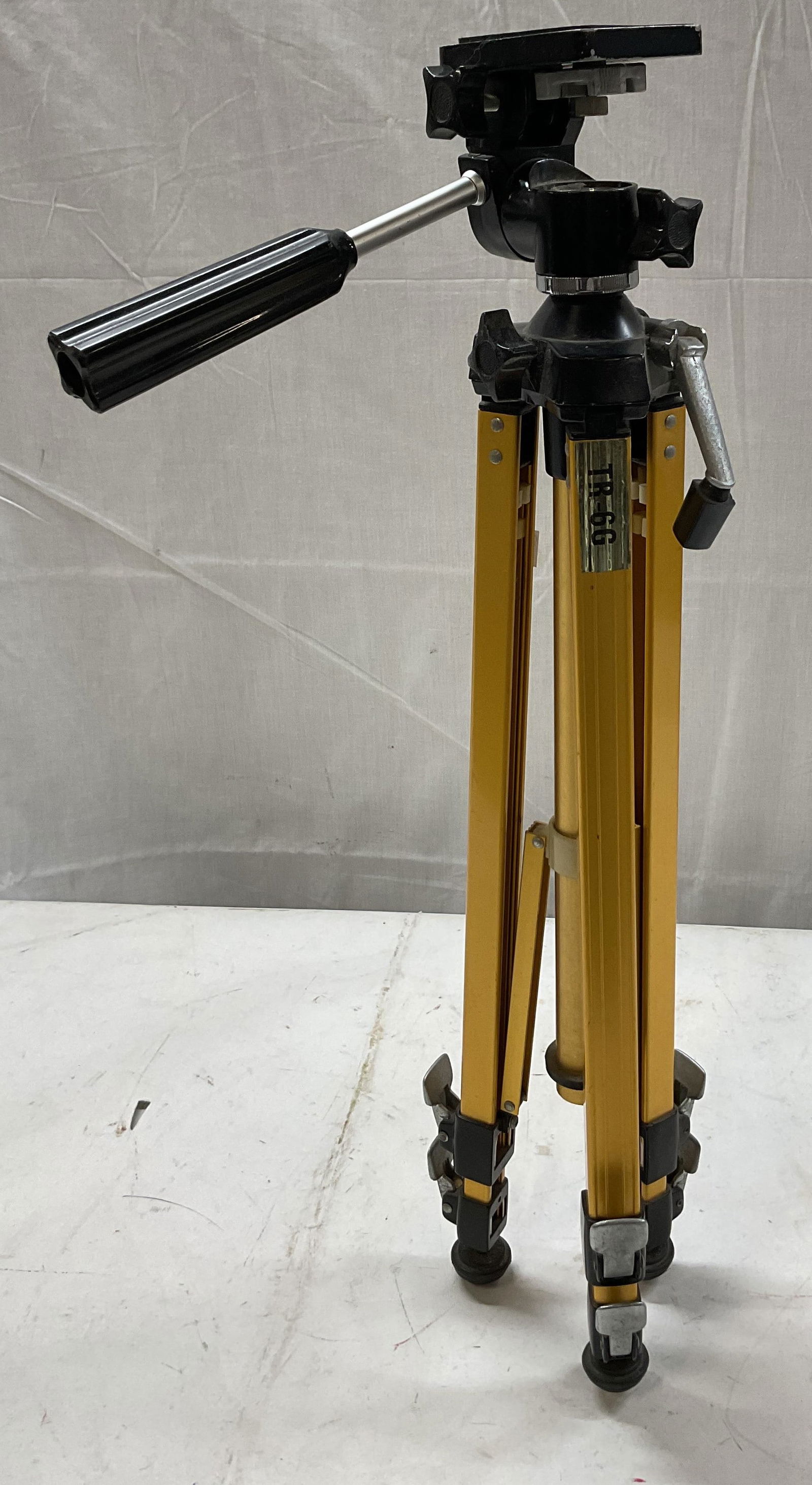 Coastar TR6G Metal Tripod (1 of 8)