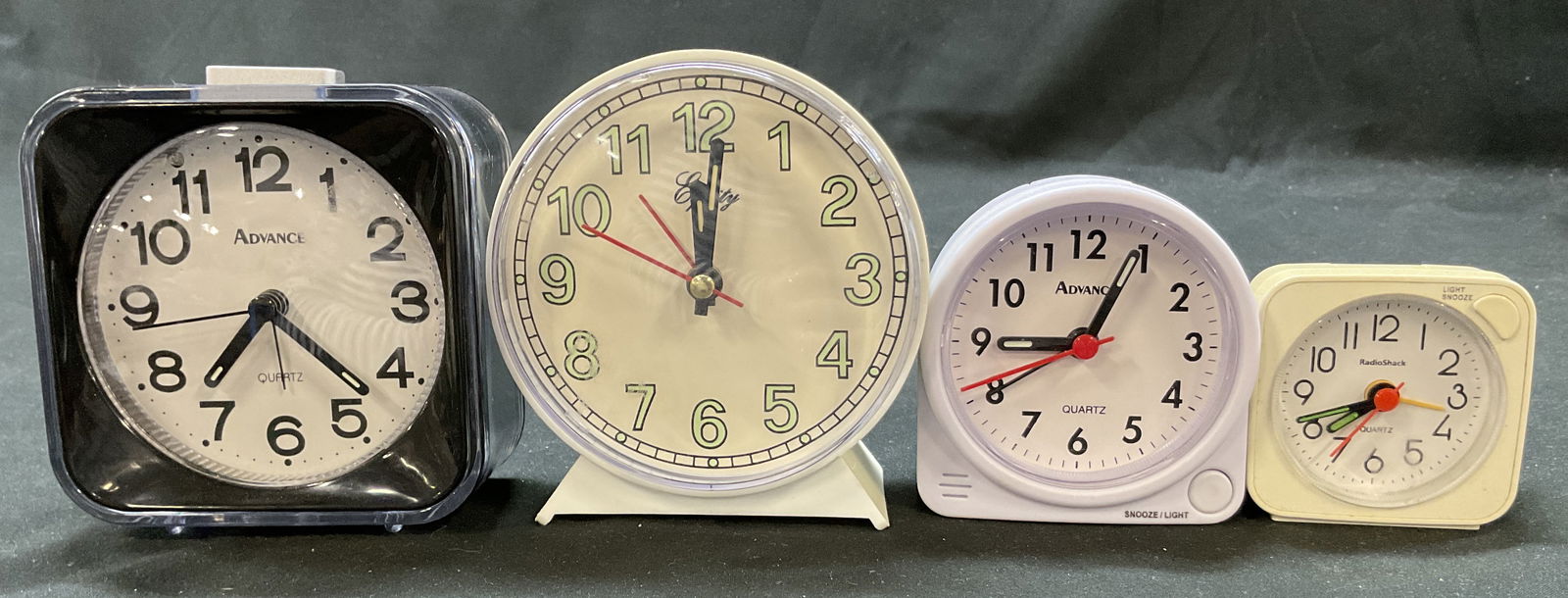 Lot 4 RadioShack, Advance, Equity Alarm Clocks (1 of 18)
