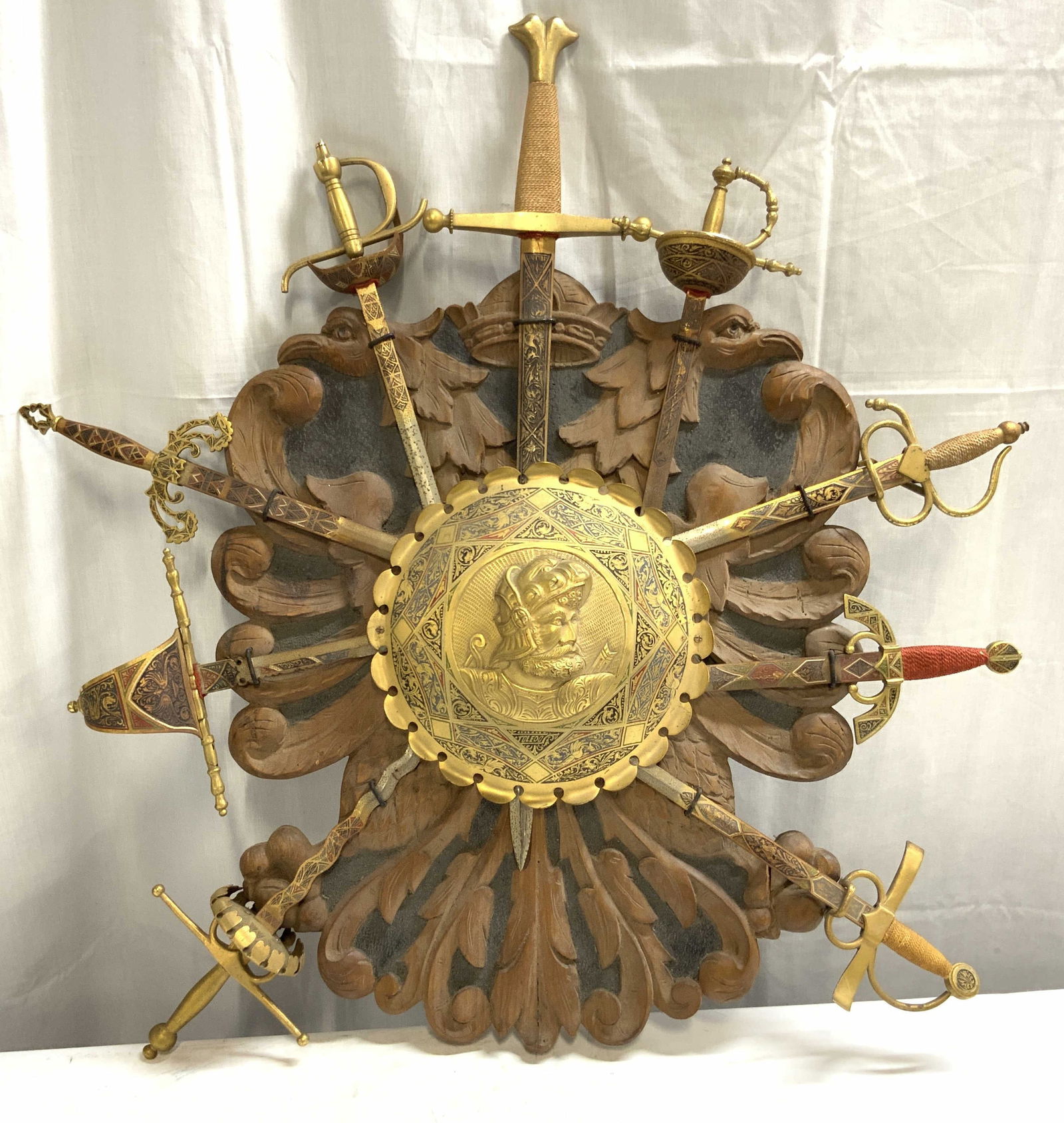 TOLEDO SPAIN Vtg Wall Sword Plaque & Knives (1 of 15)